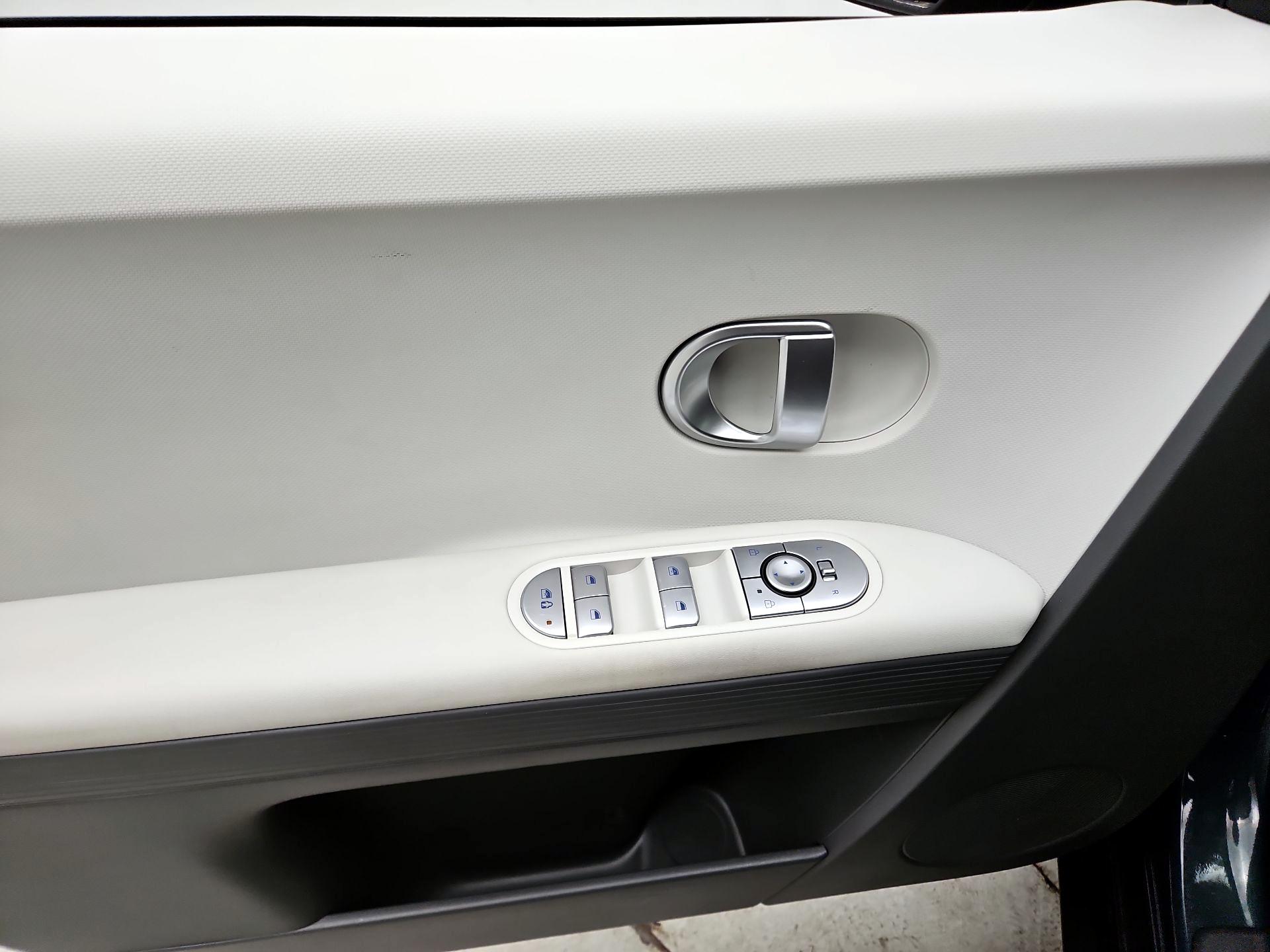 Thumbnail: 2024 Hyundai Ioniq 5 - 12