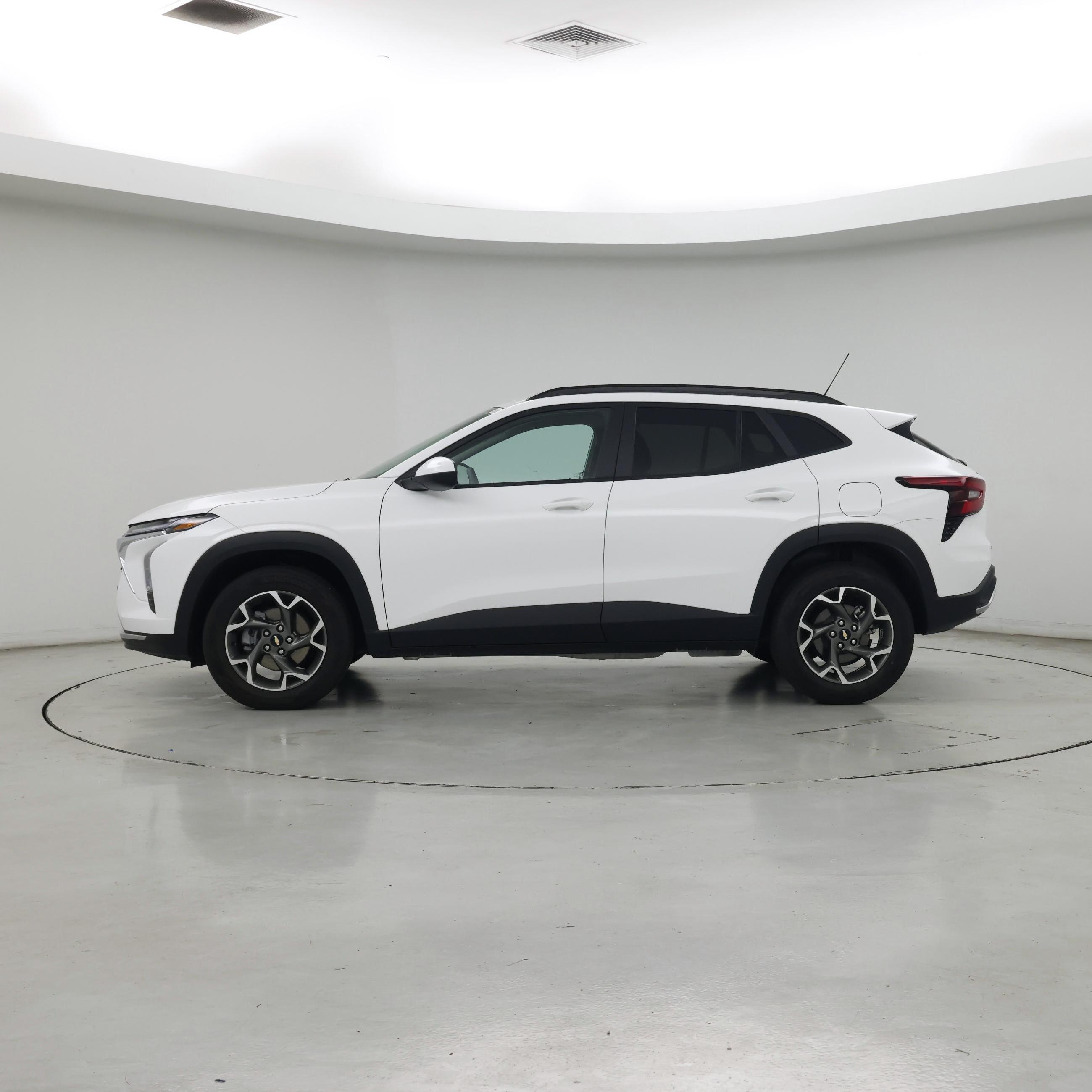 Thumbnail: 2025 Chevrolet Trax - 3