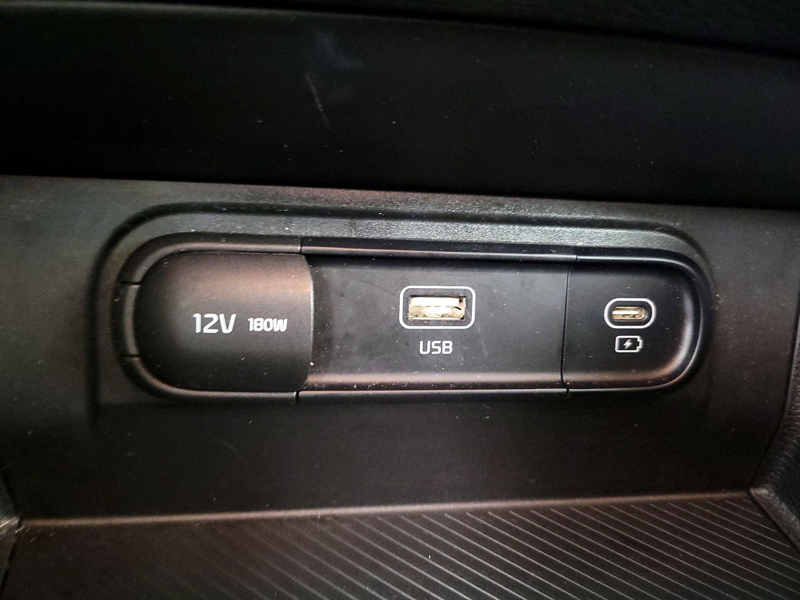 2025 Kia Sportage LX - Photo 19