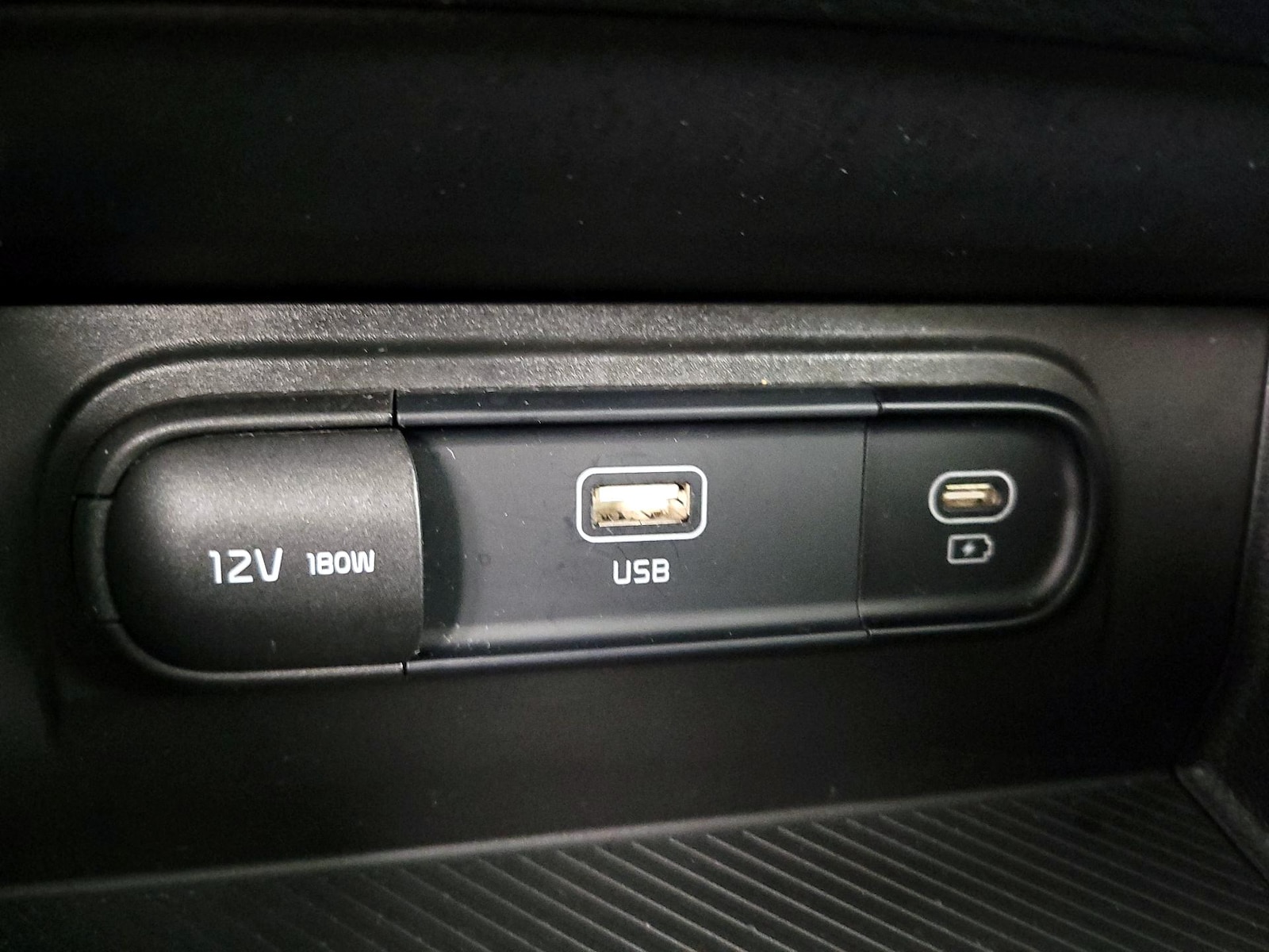 2025 Kia Sportage LX - Photo 19