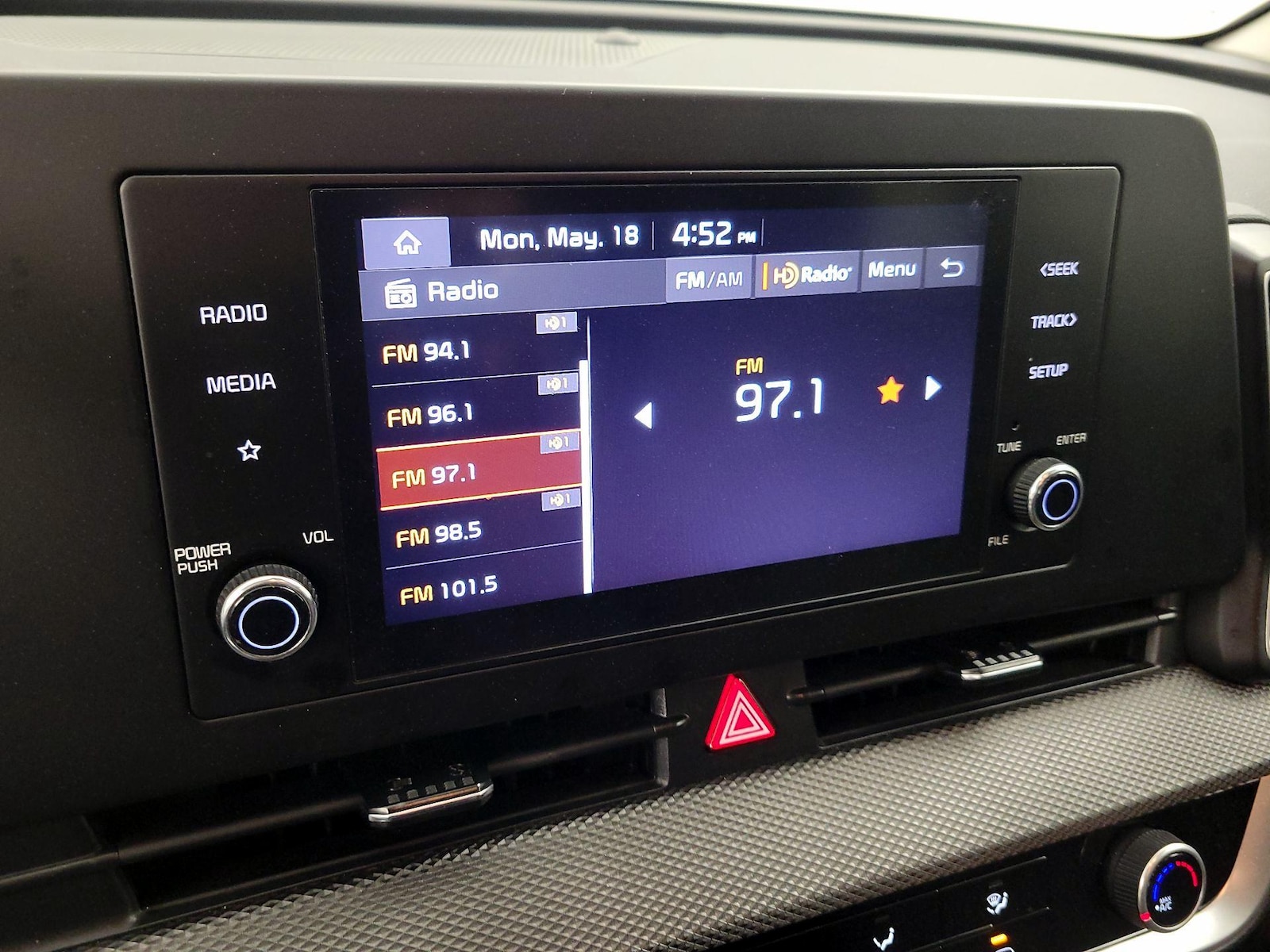 2025 Kia Sportage LX - Photo 16