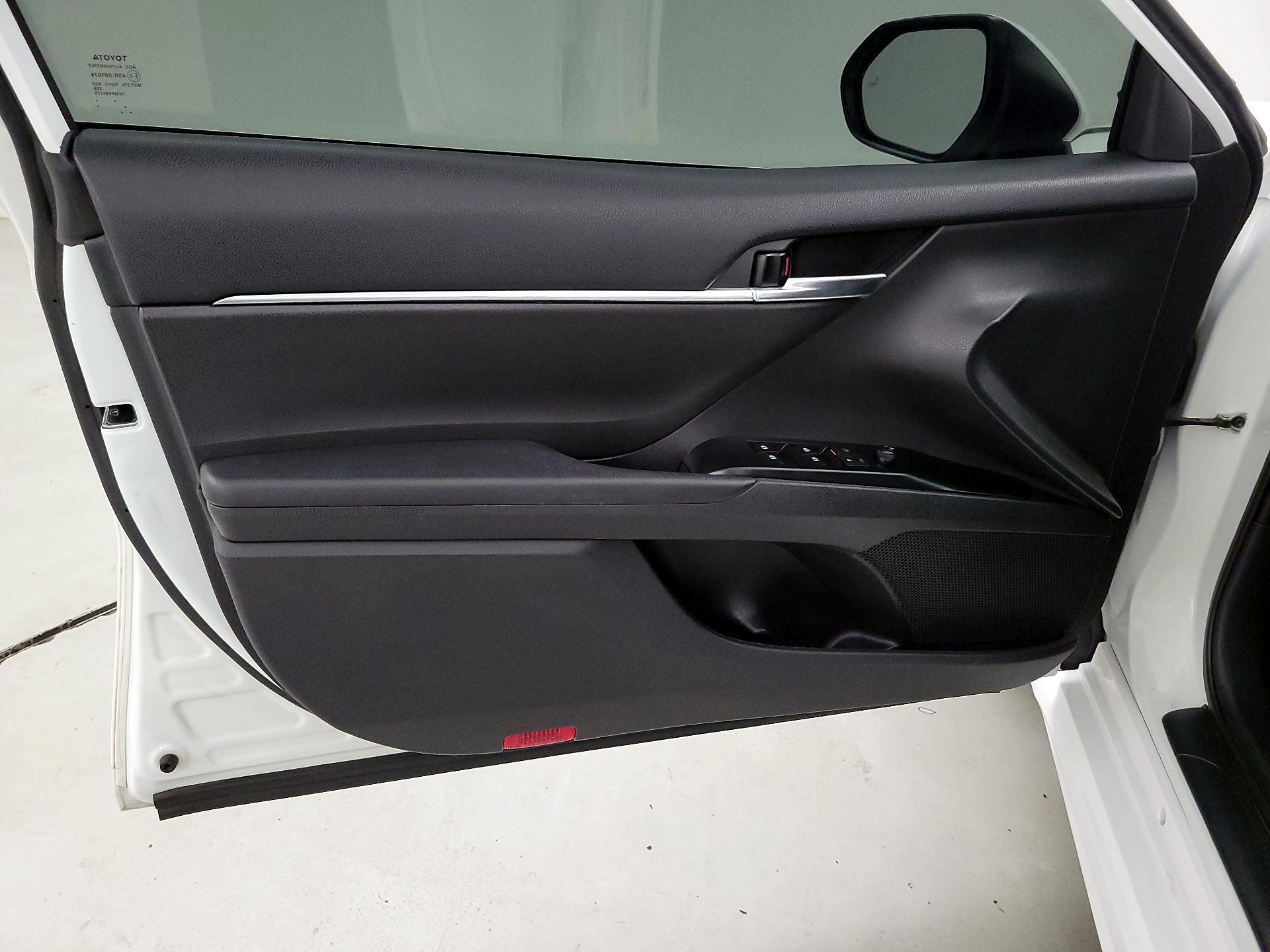 Thumbnail: 2020 Toyota Camry - 12