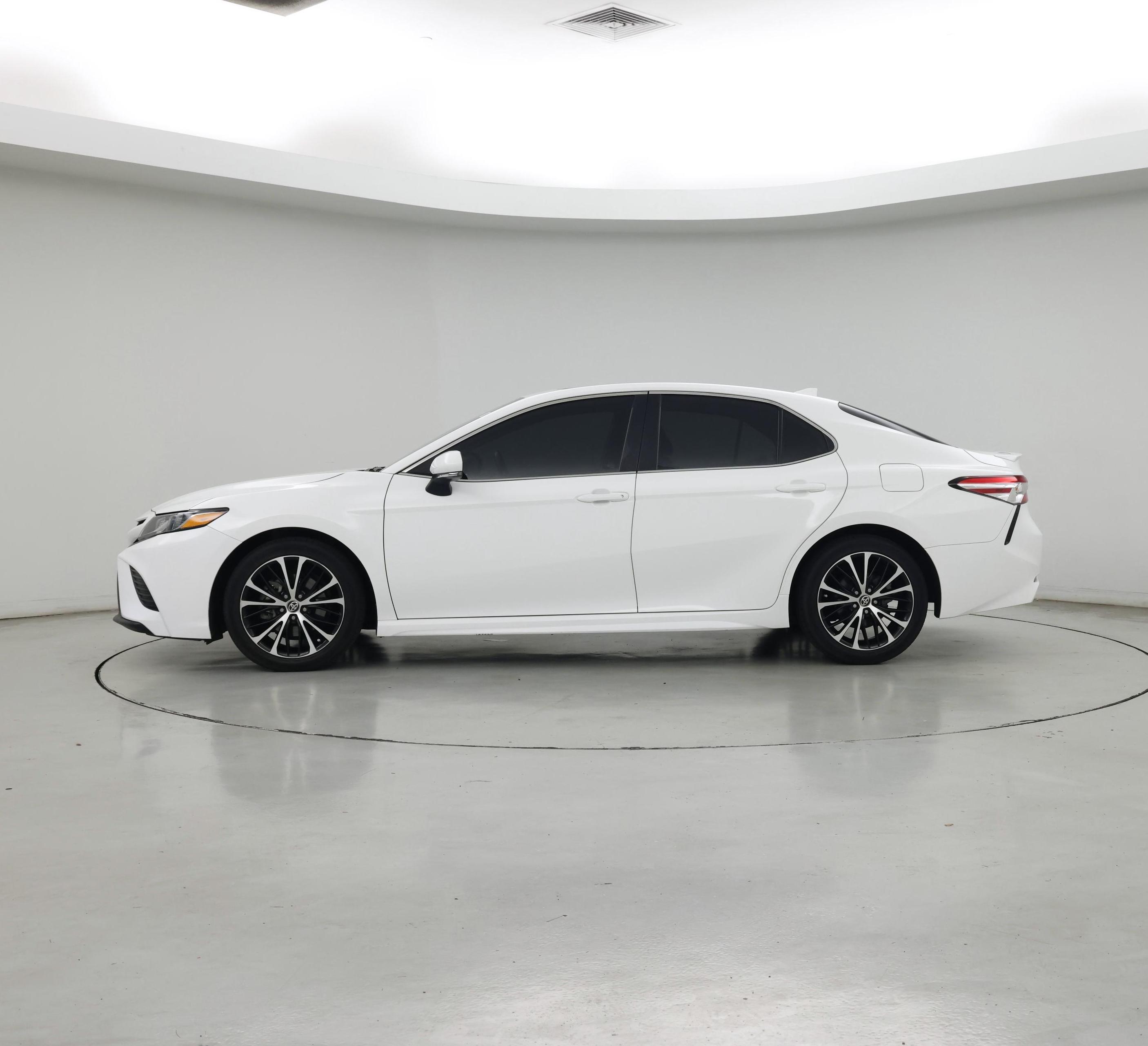 Thumbnail: 2020 Toyota Camry - 3