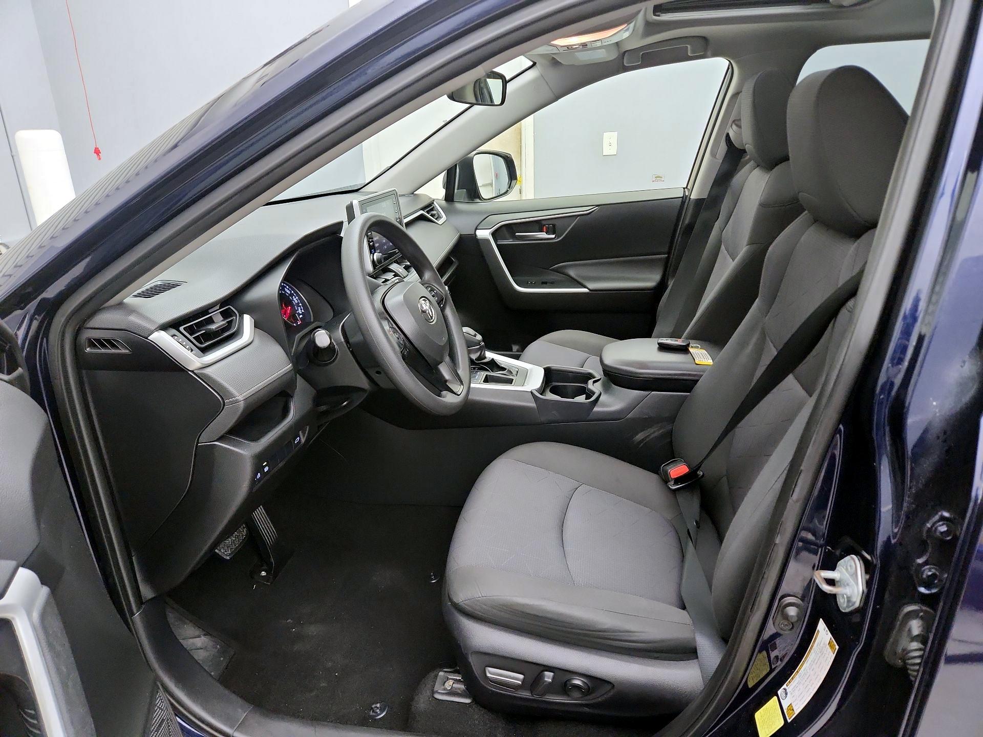Thumbnail: 2020 Toyota RAV4 - 11