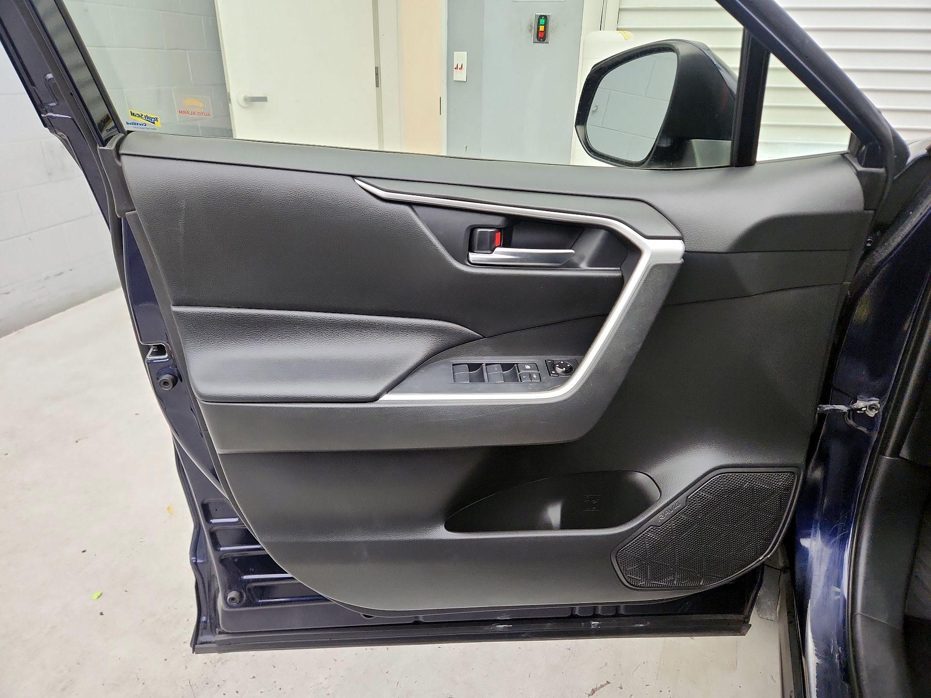Thumbnail: 2020 Toyota RAV4 - 12