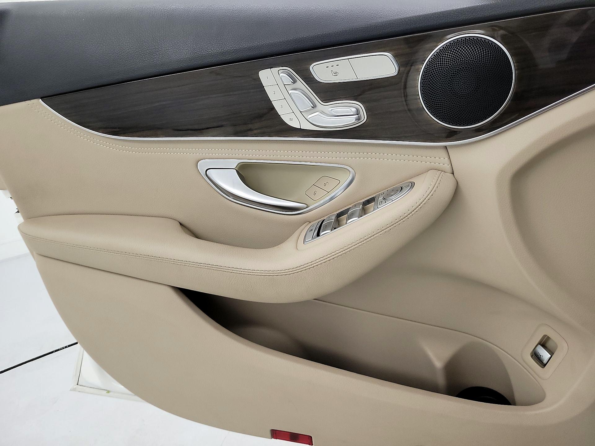 Thumbnail: 2016 Mercedes-Benz C-Class - 12