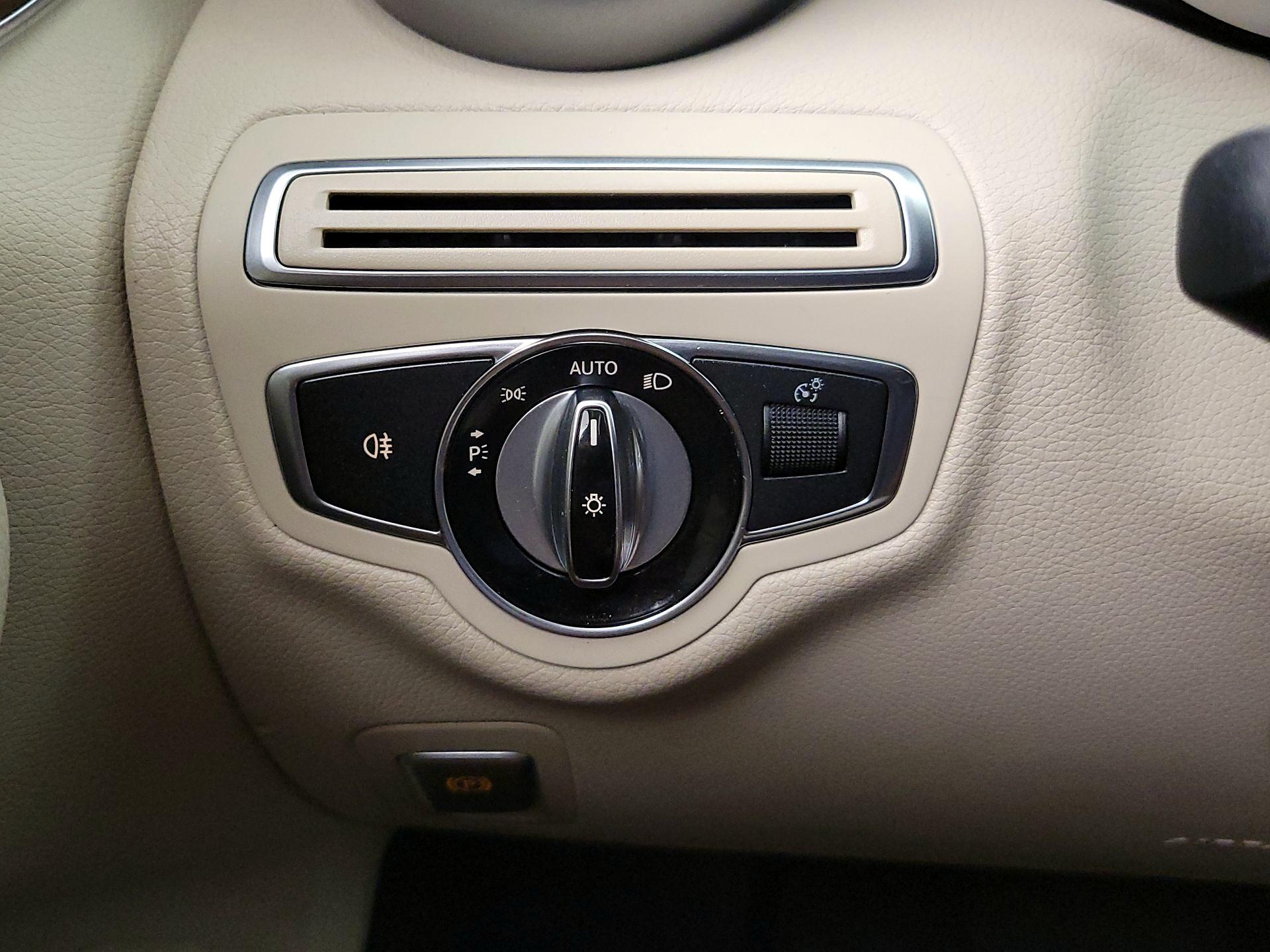 Thumbnail: 2016 Mercedes-Benz C-Class - 13