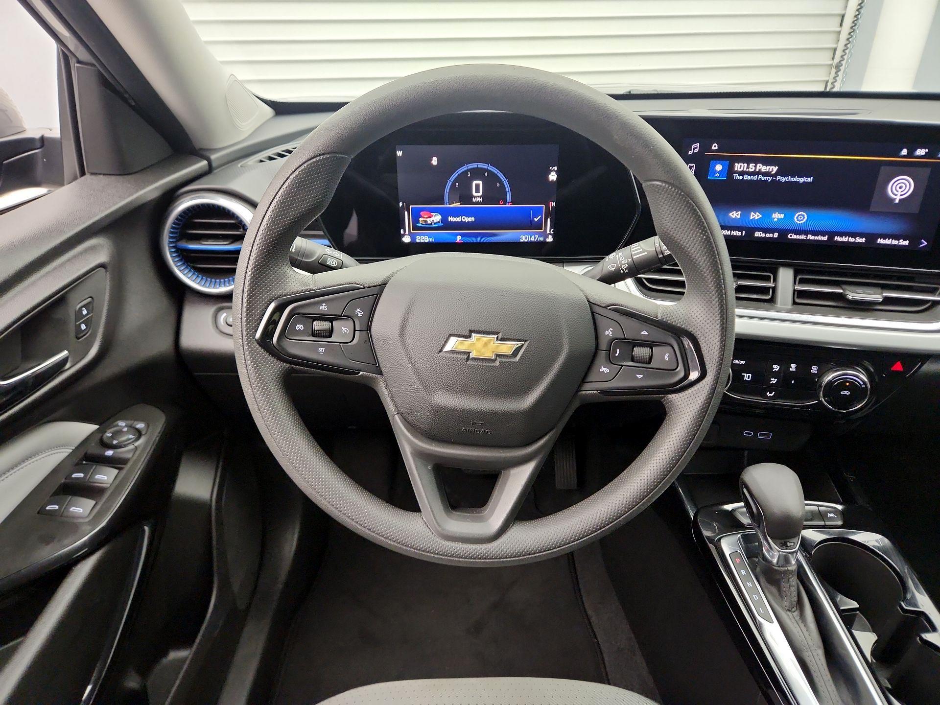 Thumbnail: 2025 Chevrolet Trax - 10