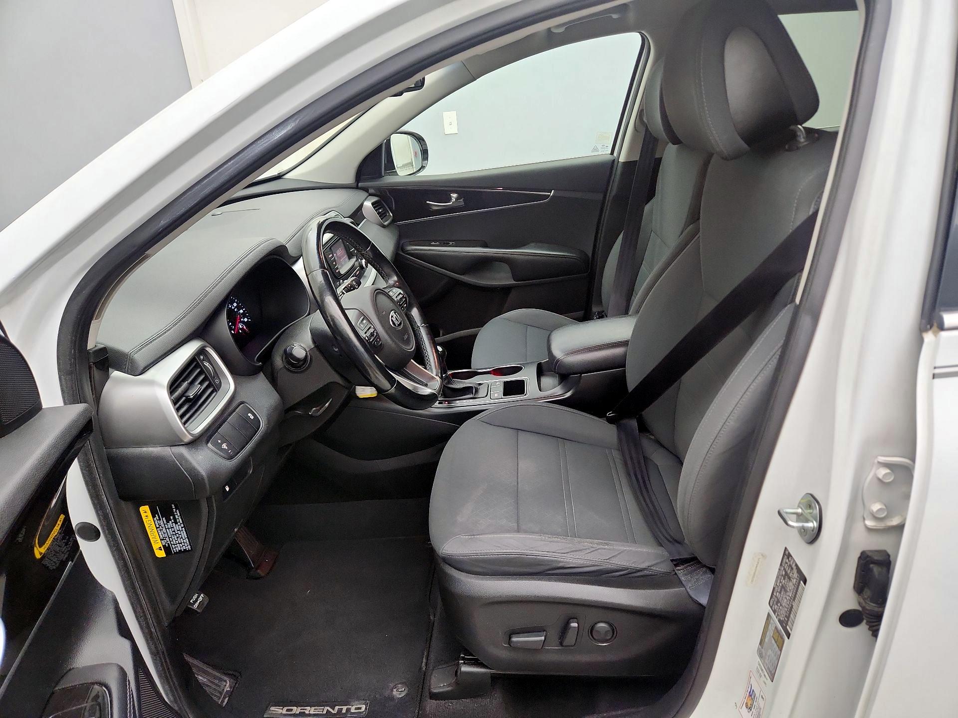 Thumbnail: 2016 Kia Sorento - 11