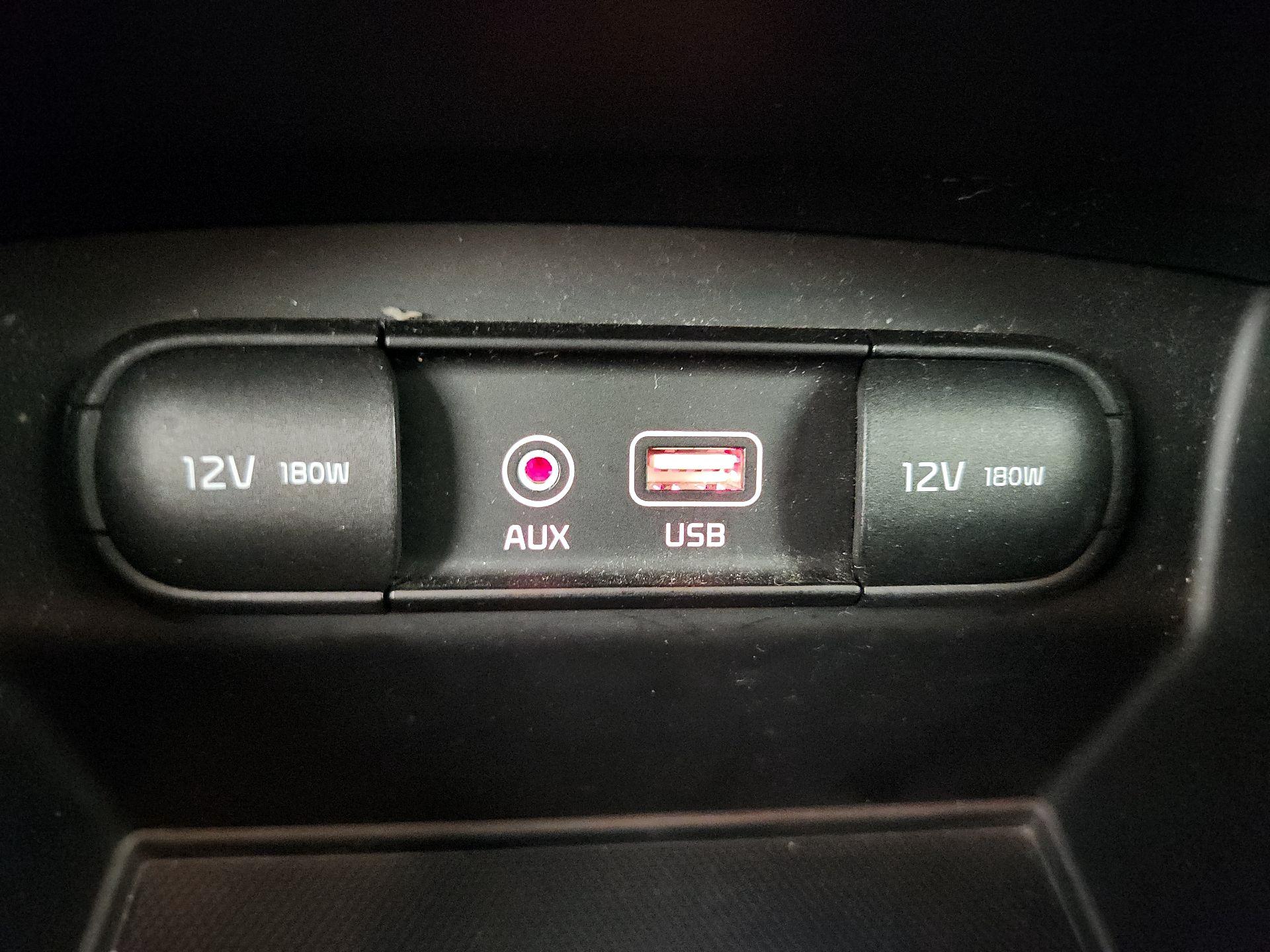 Thumbnail: 2016 Kia Sorento - 18