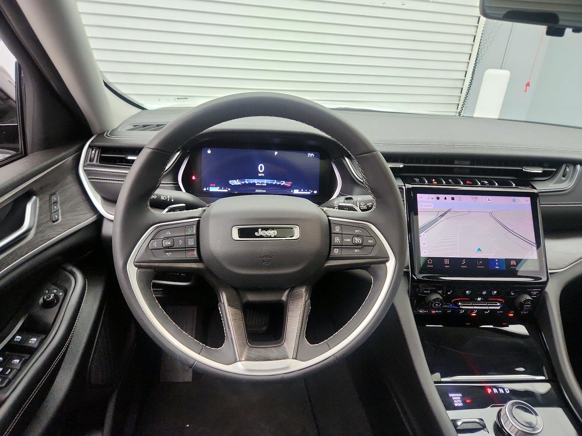 Thumbnail: 2023 Jeep Grand Cherokee - 10