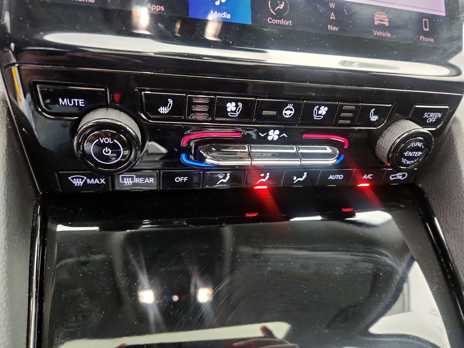 Thumbnail: 2023 Jeep Grand Cherokee - 17