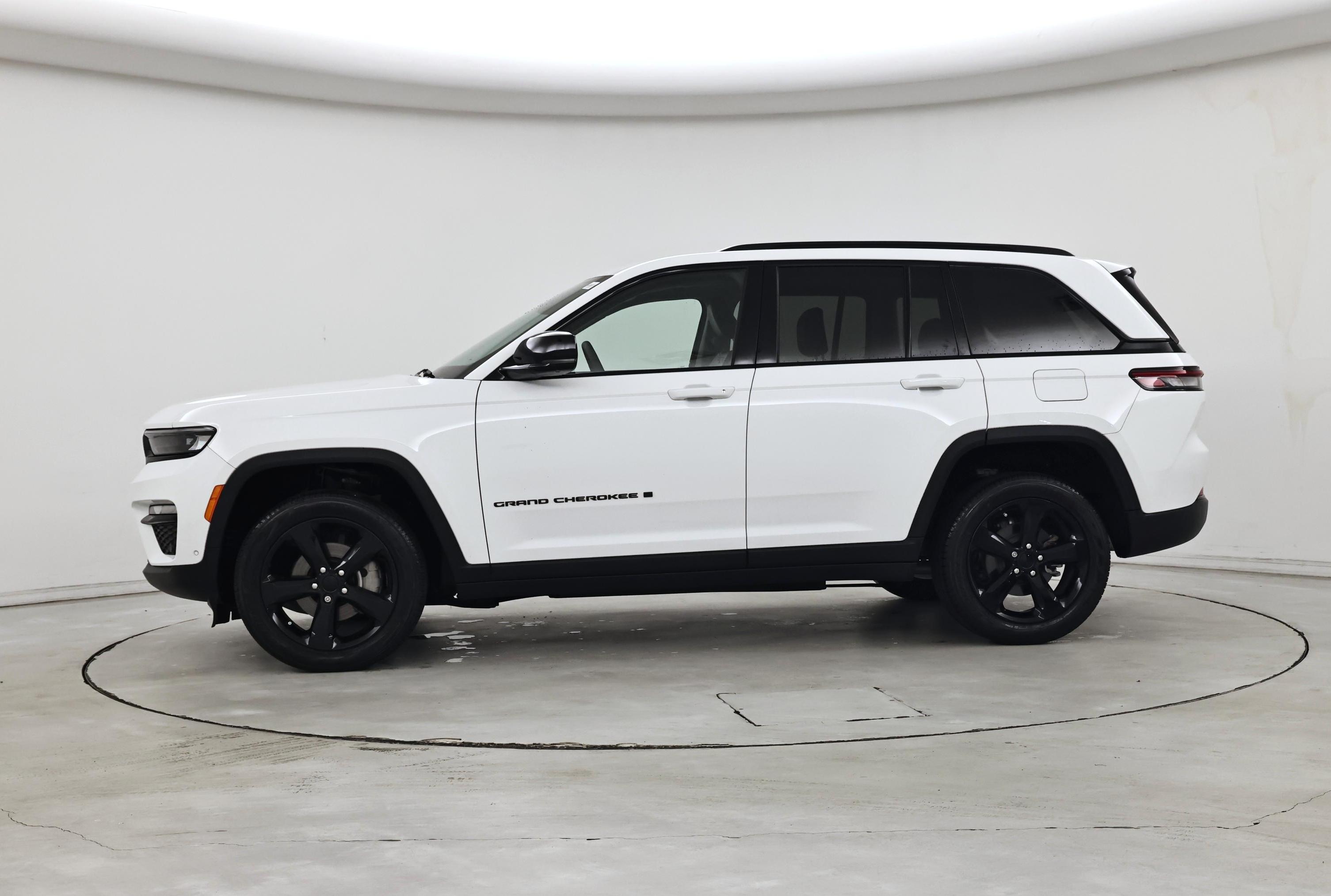 Thumbnail: 2023 Jeep Grand Cherokee - 3