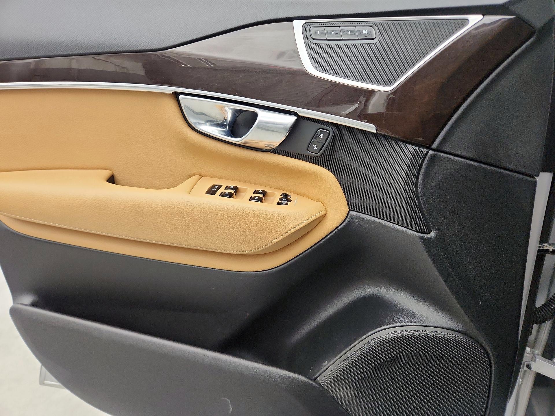 Thumbnail: 2019 Volvo XC90 - 12