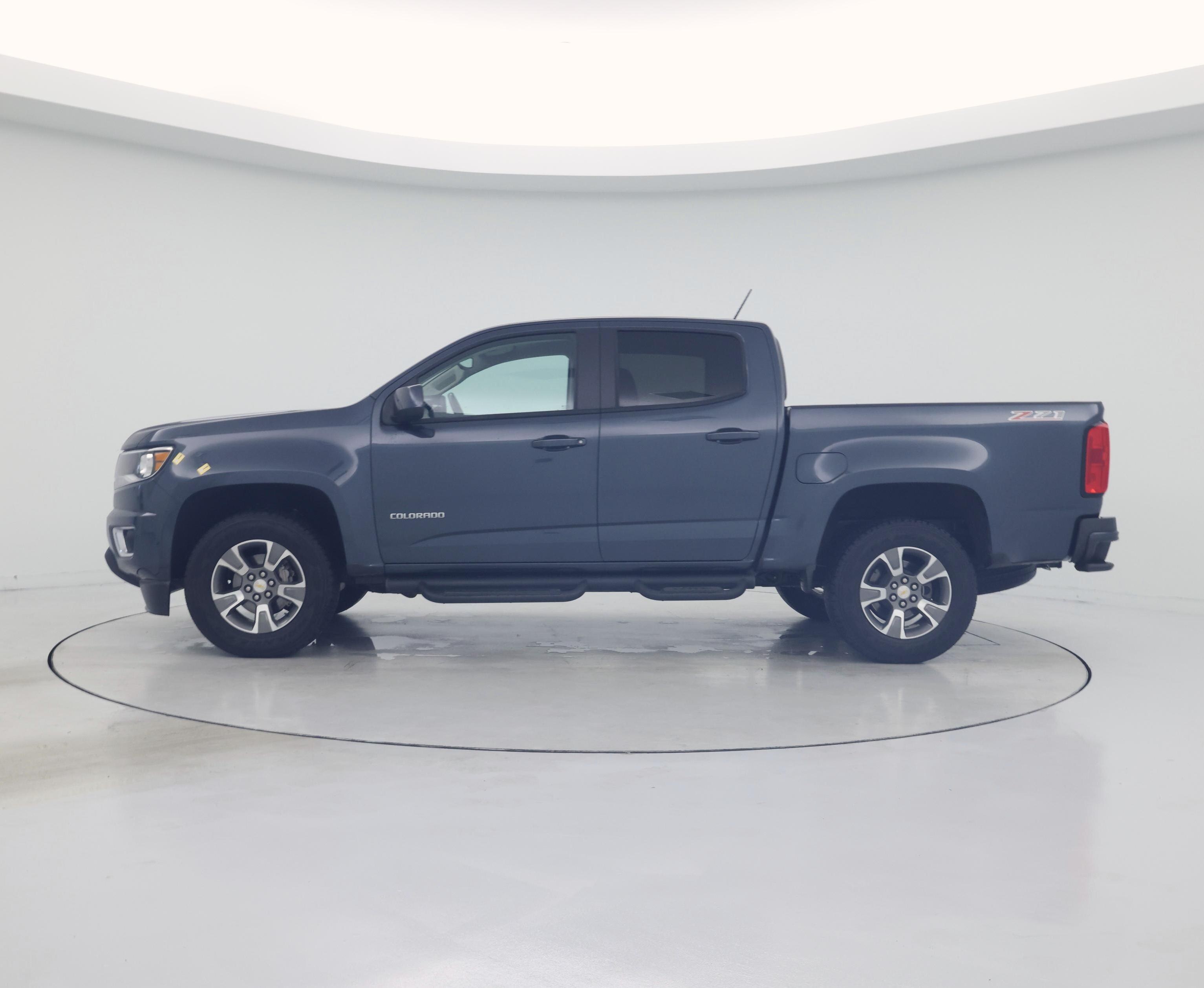 Thumbnail: 2019 Chevrolet Colorado - 3