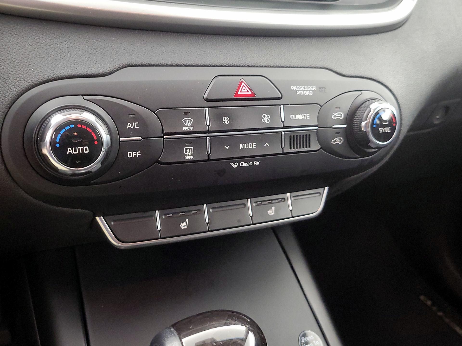 Thumbnail: 2017 Kia Sorento - 16