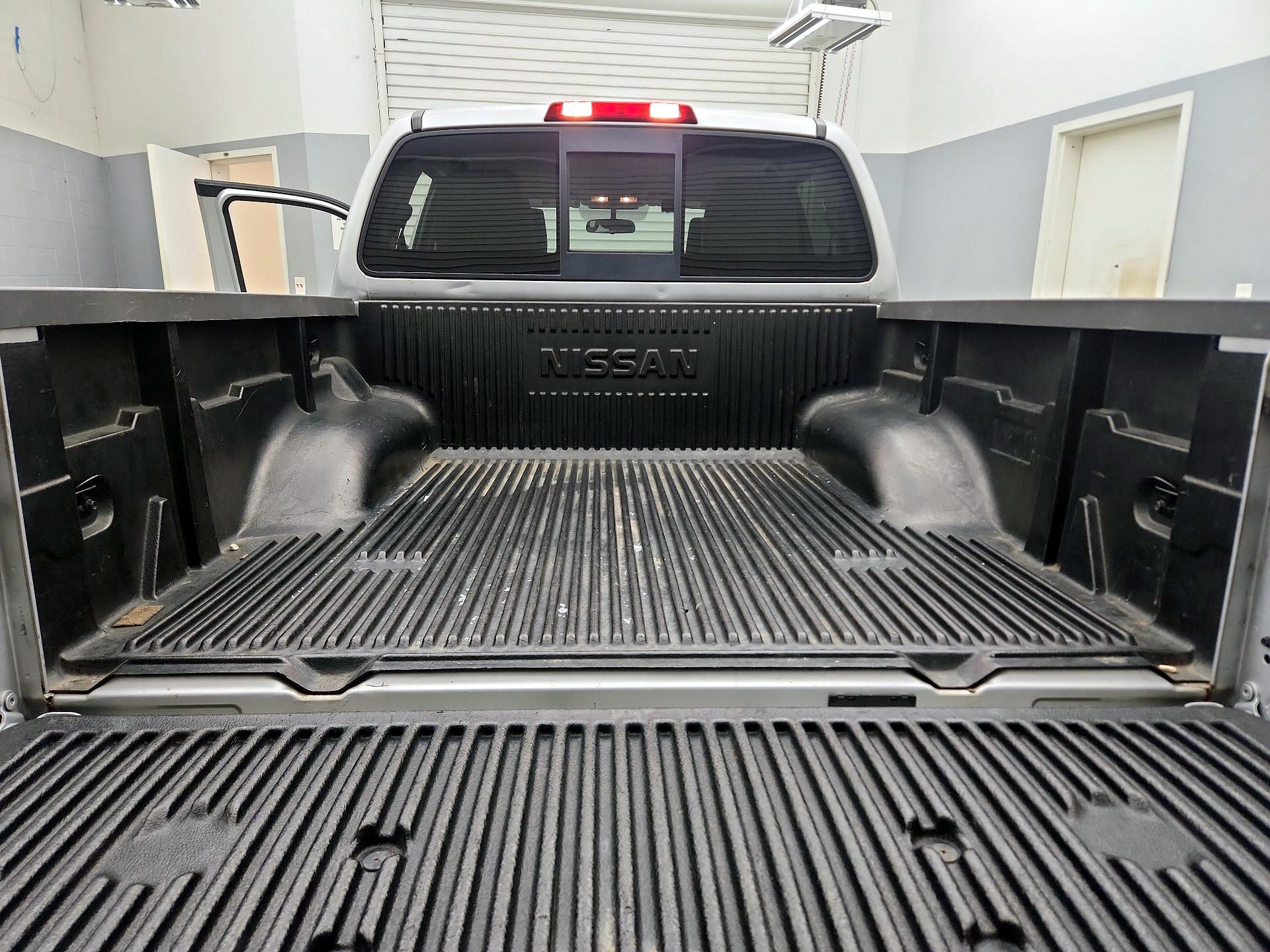 Thumbnail: 2015 Nissan Frontier - 18