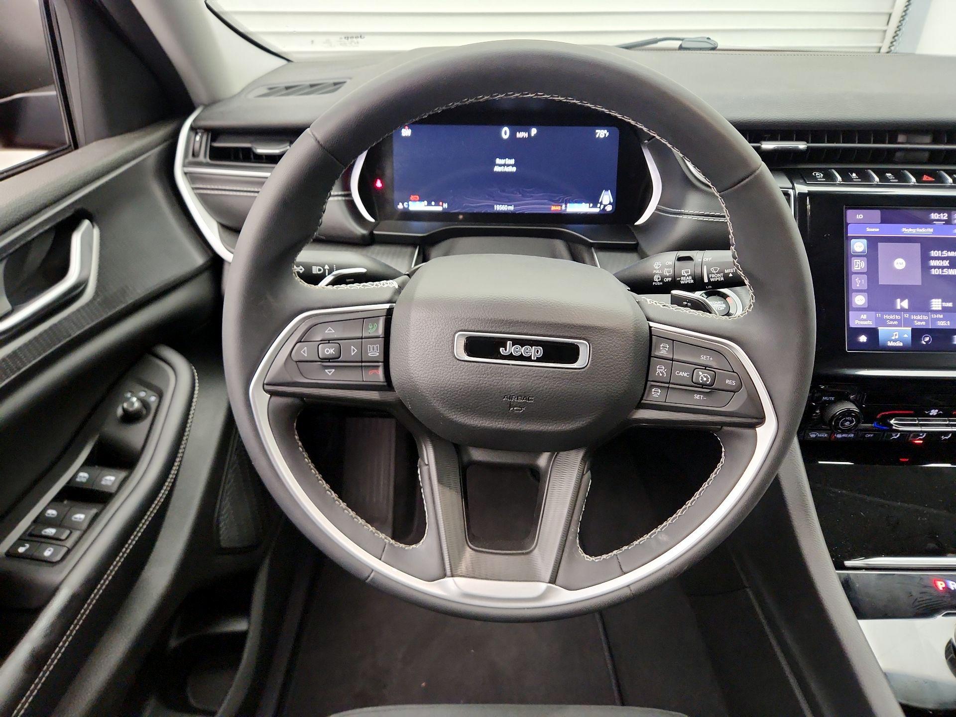 Thumbnail: 2023 Jeep Grand Cherokee - 10
