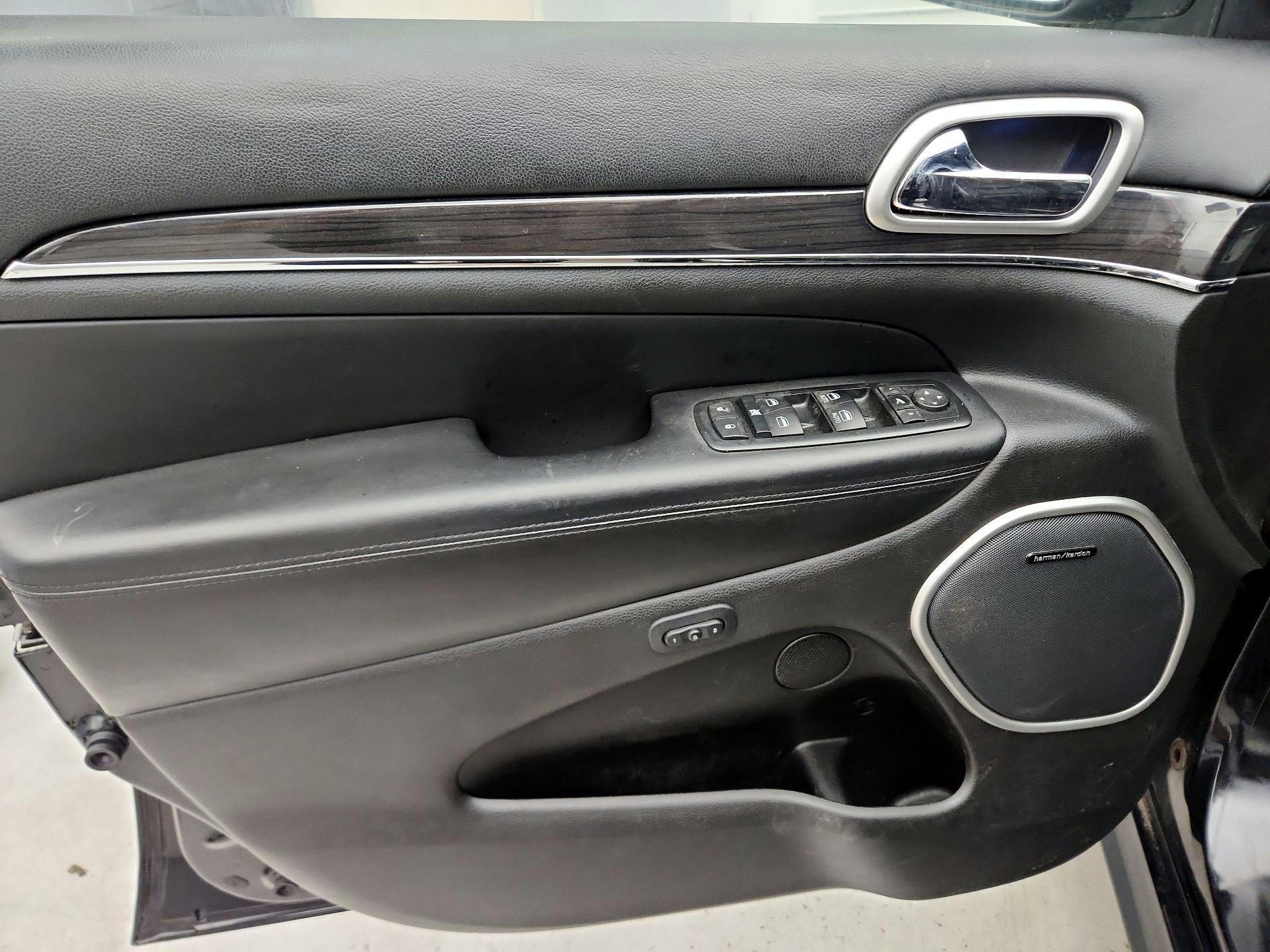 Thumbnail: 2015 Jeep Grand Cherokee - 12