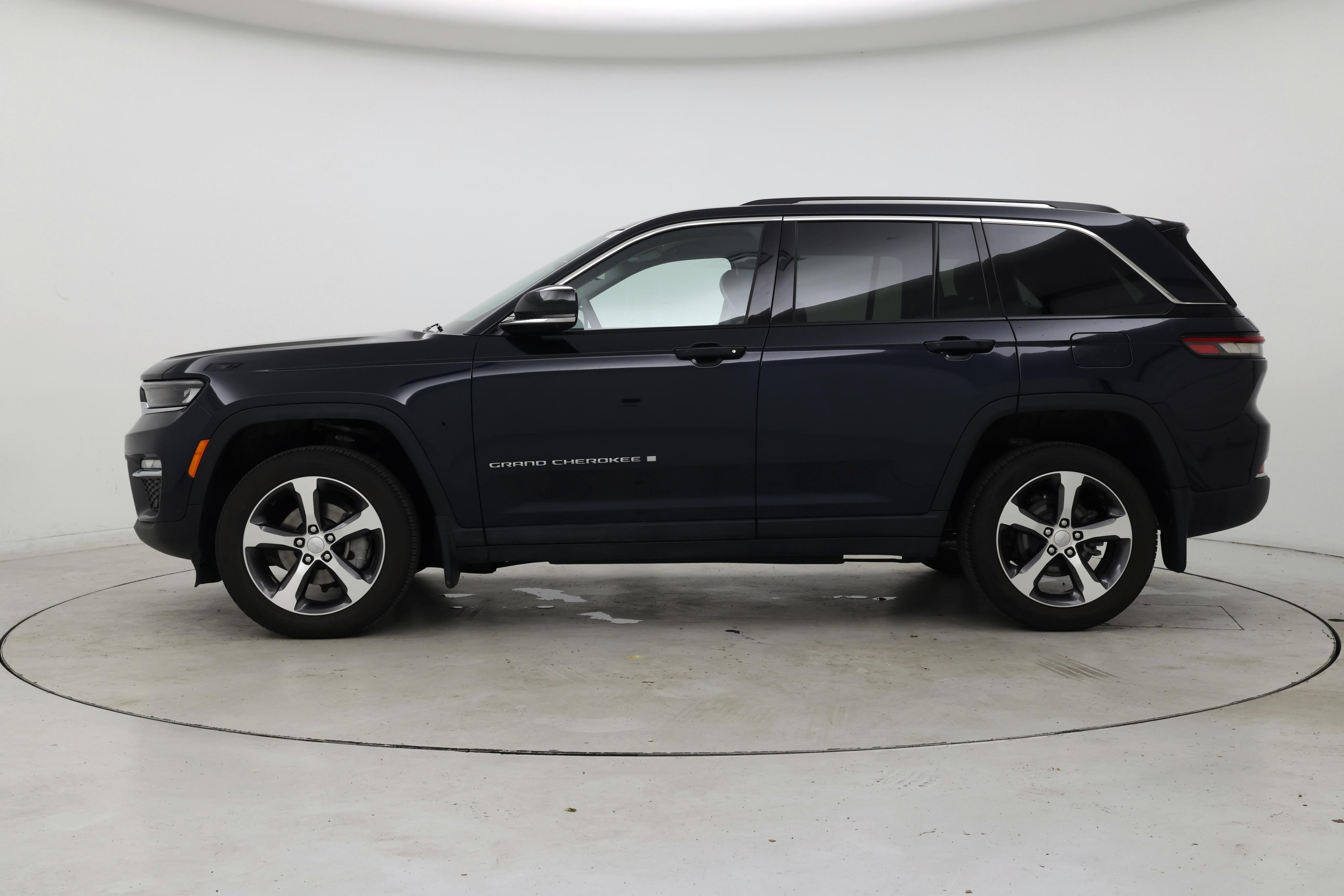 Thumbnail: 2023 Jeep Grand Cherokee - 3