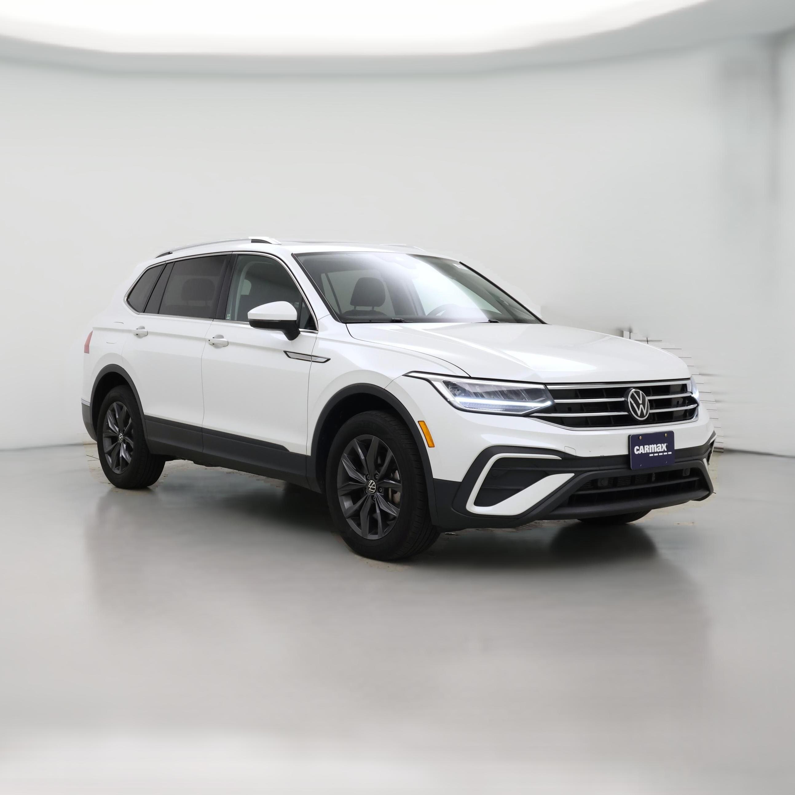 Thumbnail: 2023 Volkswagen Tiguan - 1