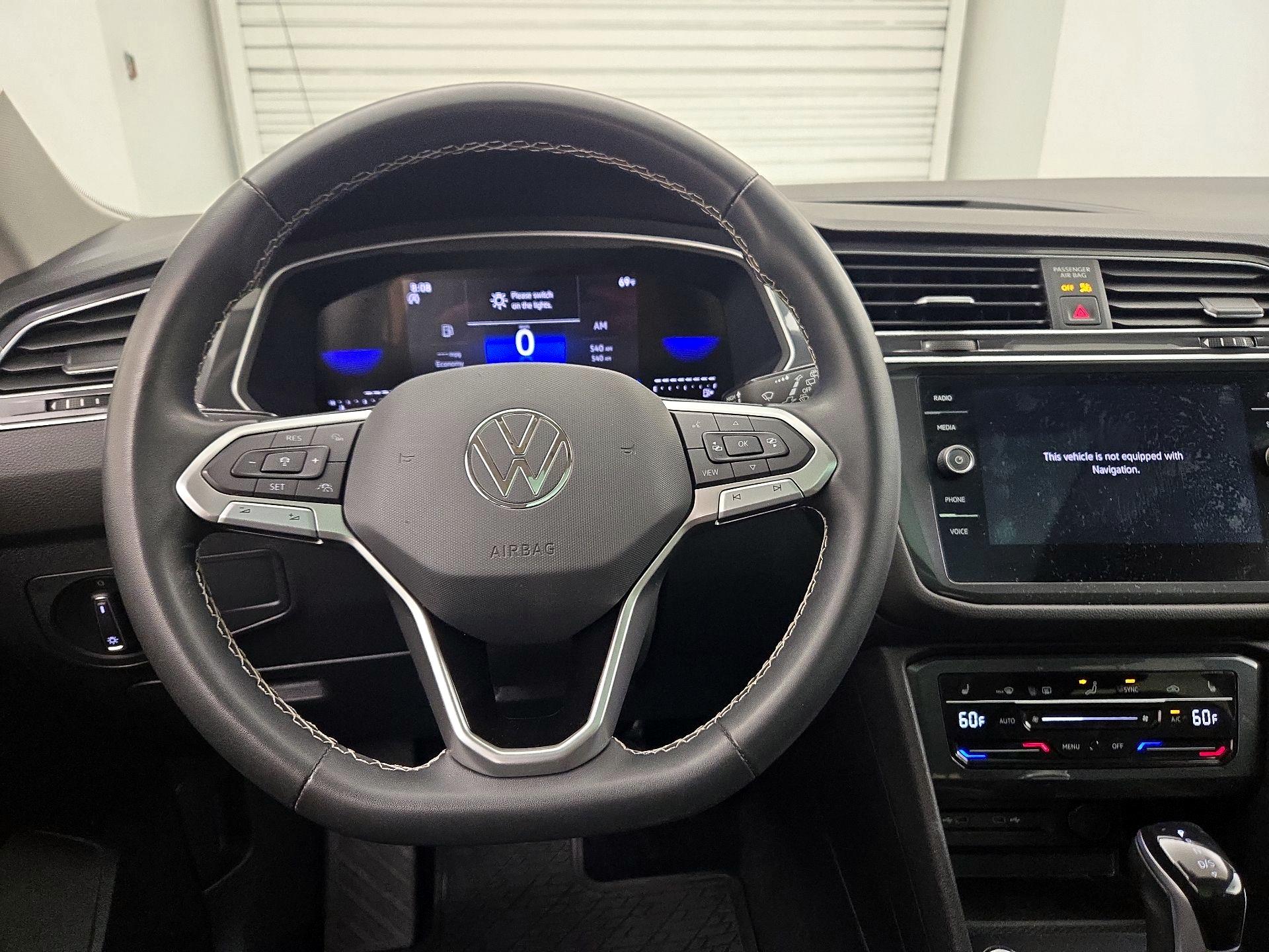 Thumbnail: 2023 Volkswagen Tiguan - 10