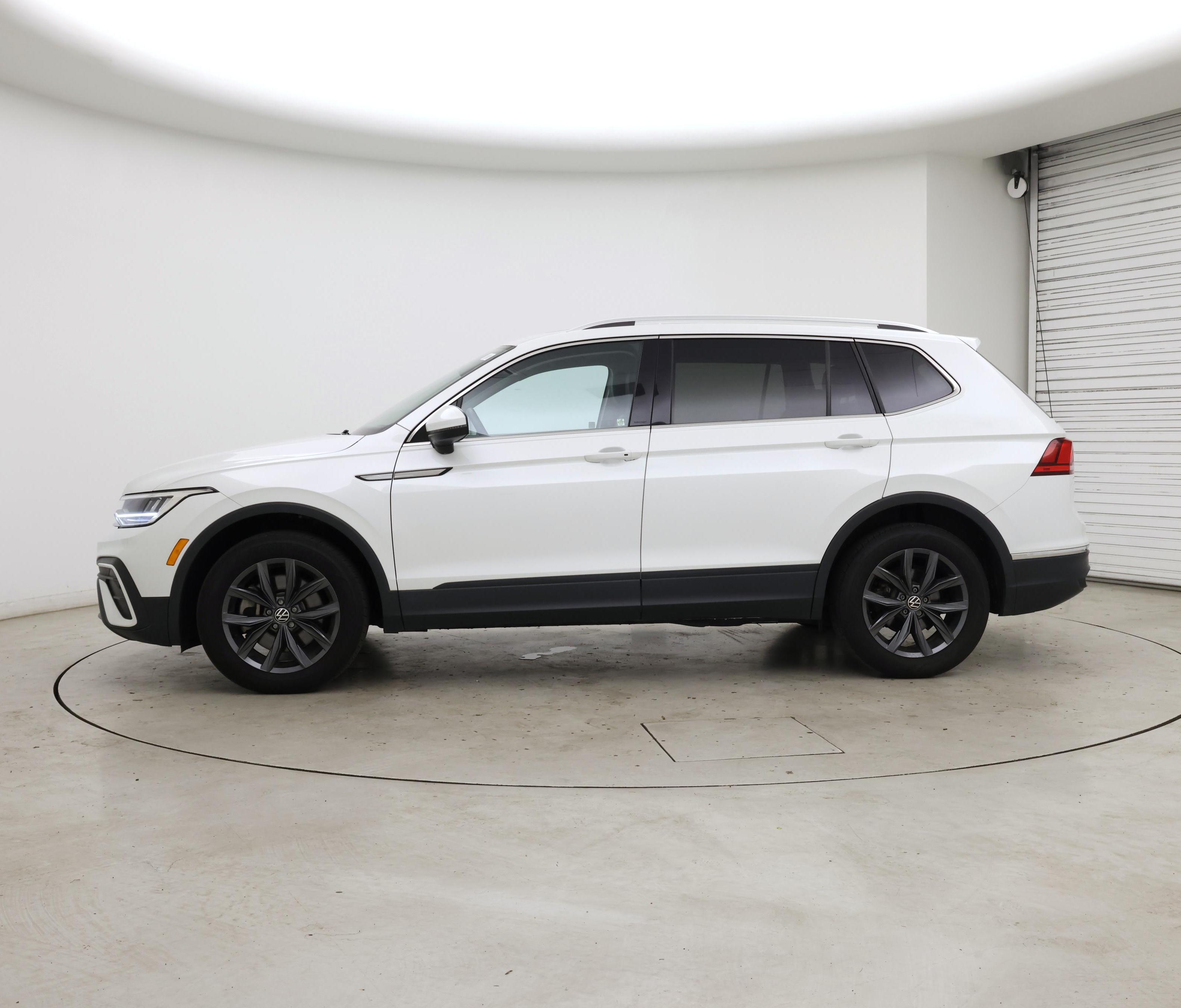 Thumbnail: 2023 Volkswagen Tiguan - 3