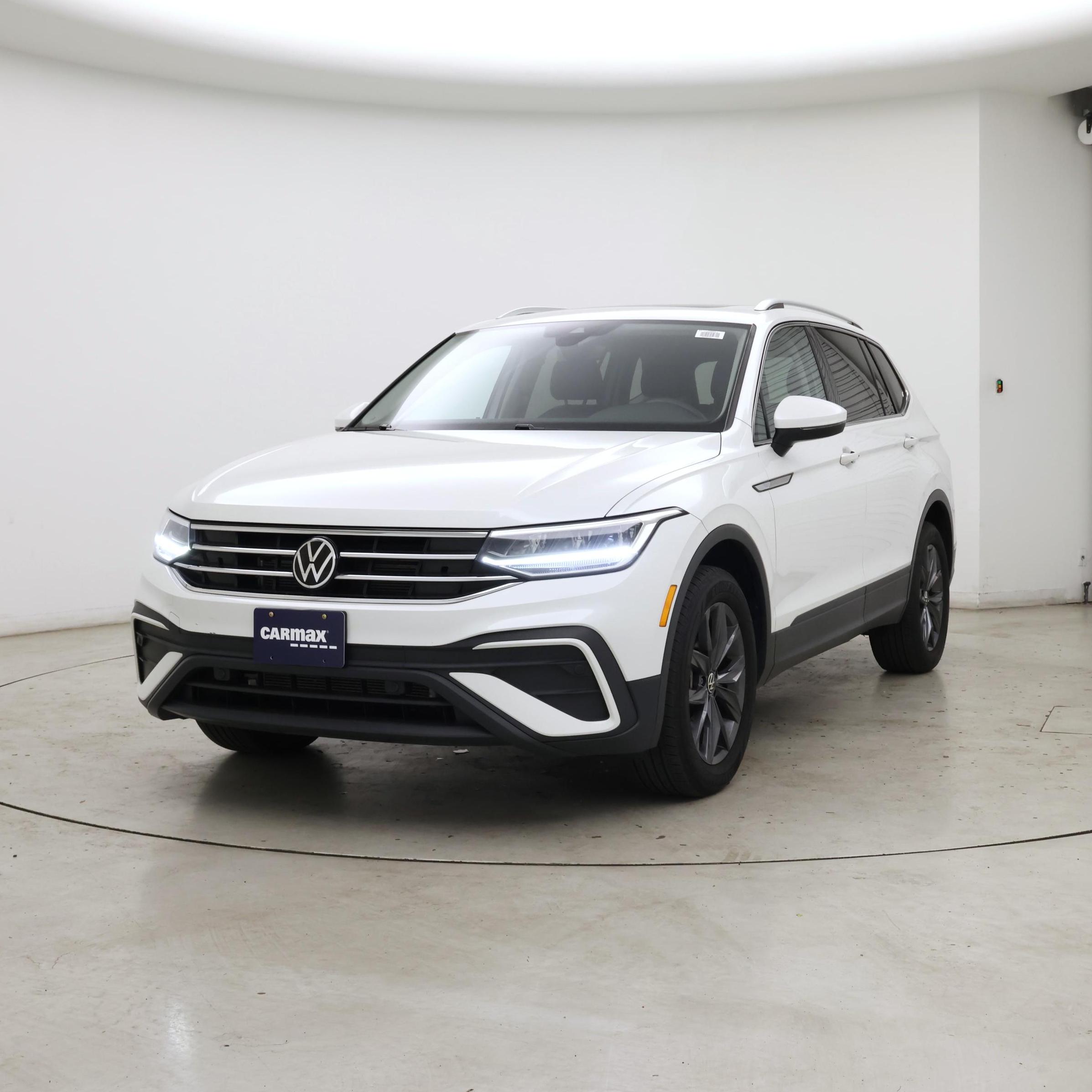 Thumbnail: 2023 Volkswagen Tiguan - 4