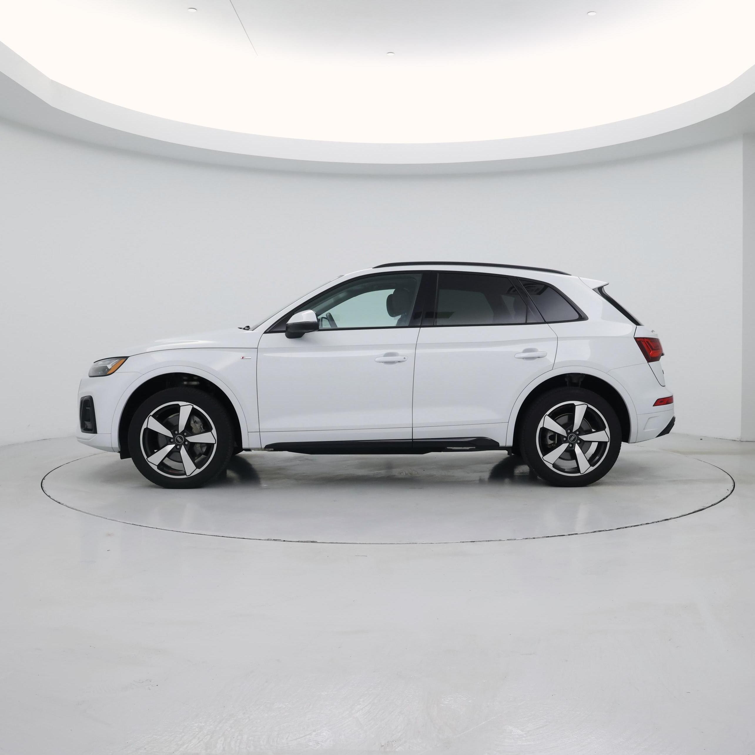 Thumbnail: 2023 Audi Q5 - 3