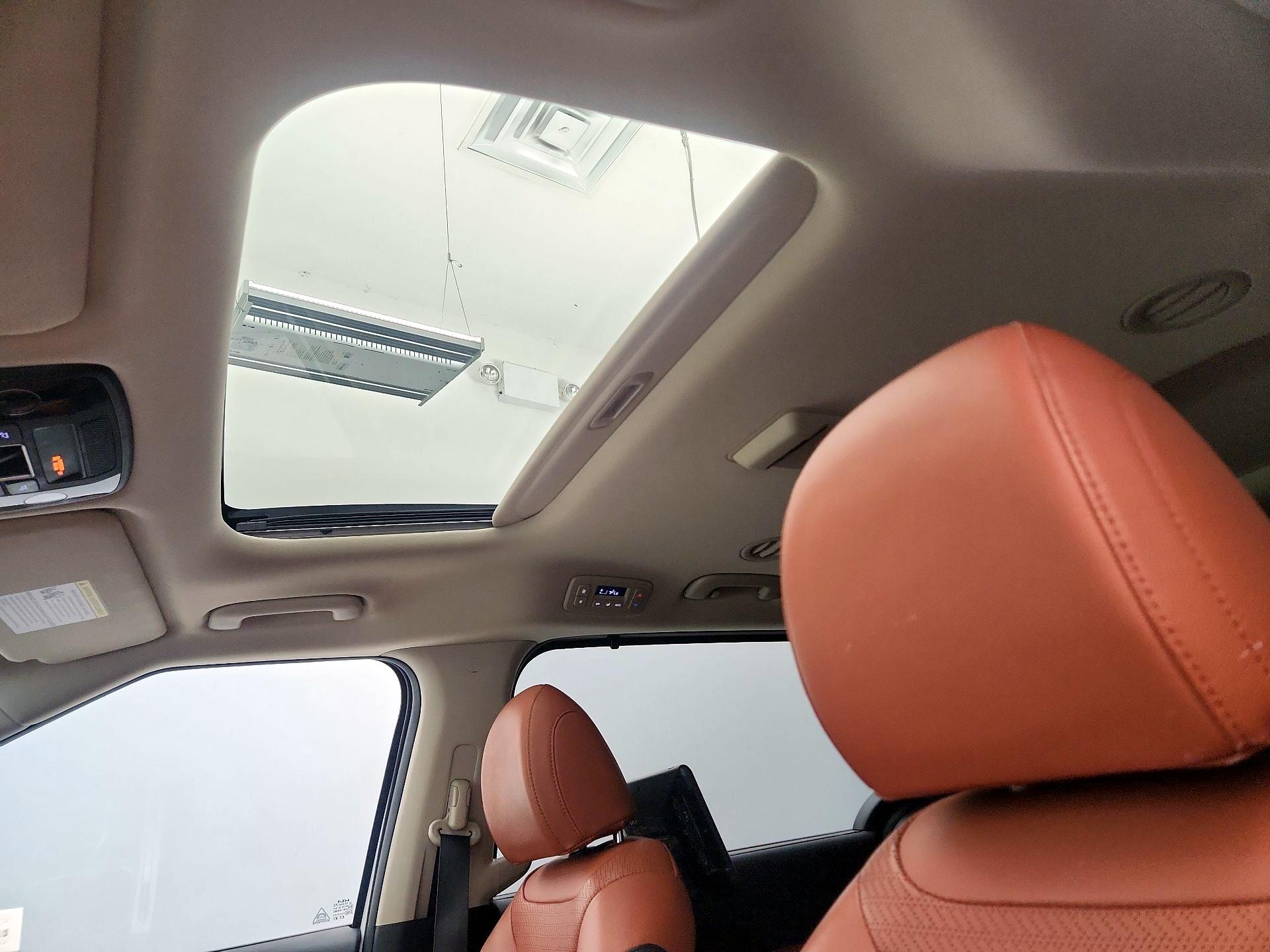 Thumbnail: 2023 Kia Carnival - 20