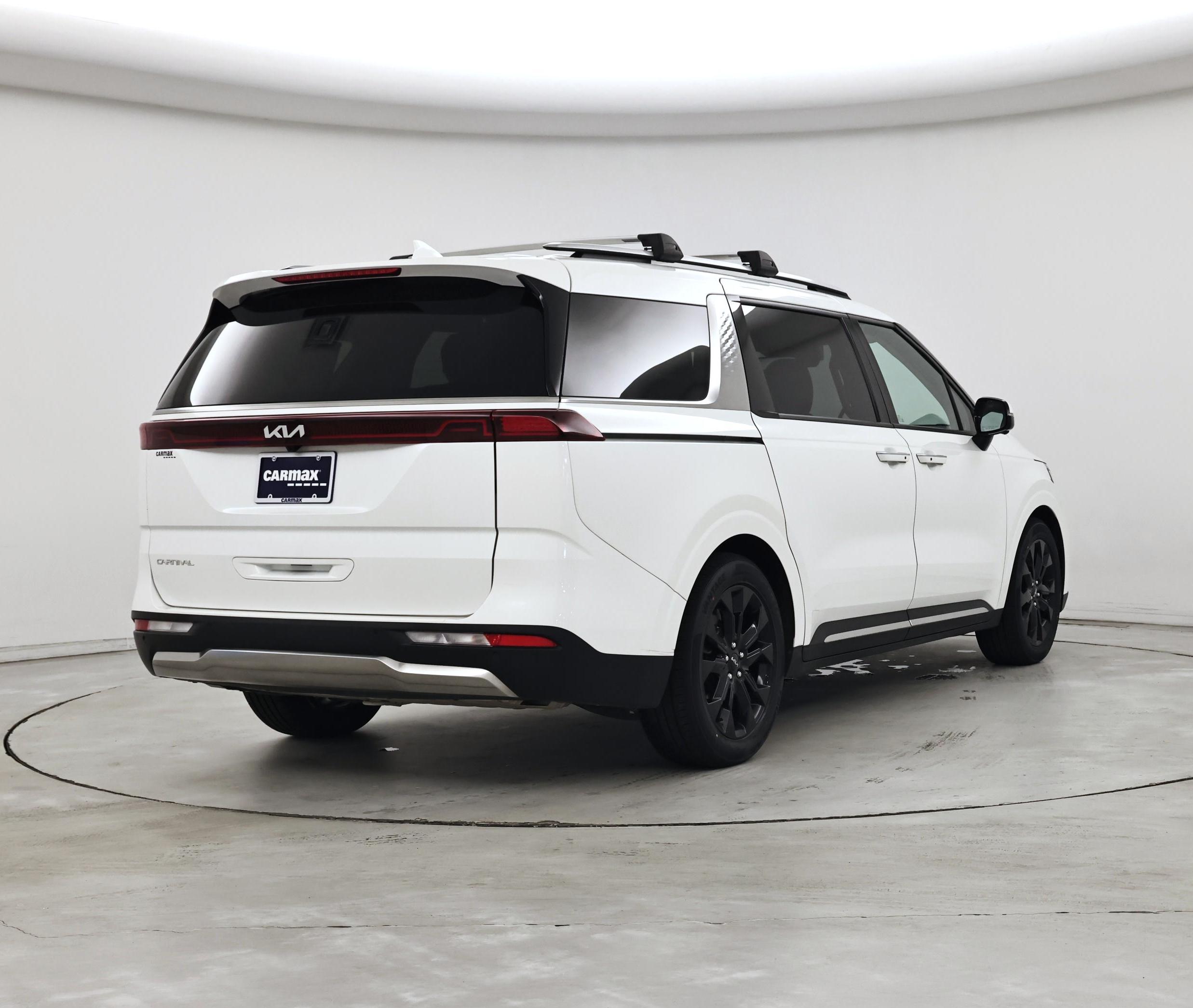 Thumbnail: 2023 Kia Carnival - 8