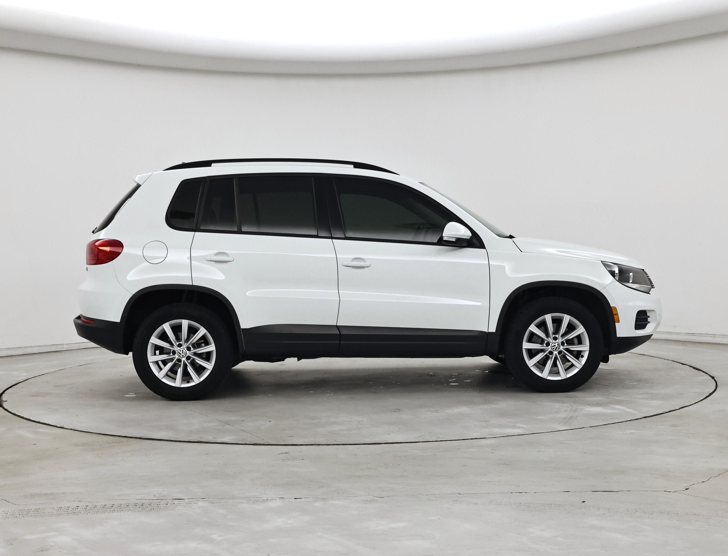 Thumbnail: 2017 Volkswagen Tiguan - 7
