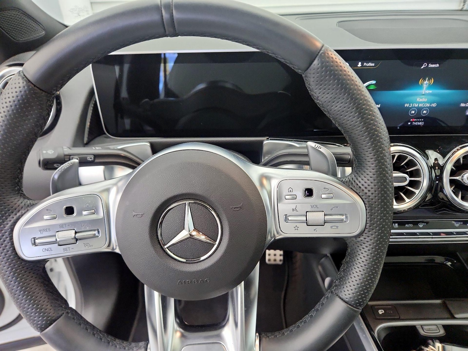 2021 Mercedes-Benz GLB AMG GLB35 - Photo 11