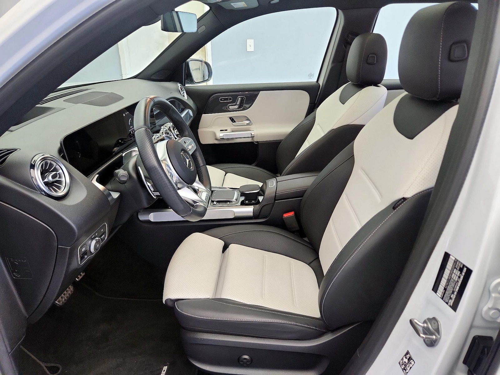 2021 Mercedes-Benz GLB AMG GLB35 - Photo 12