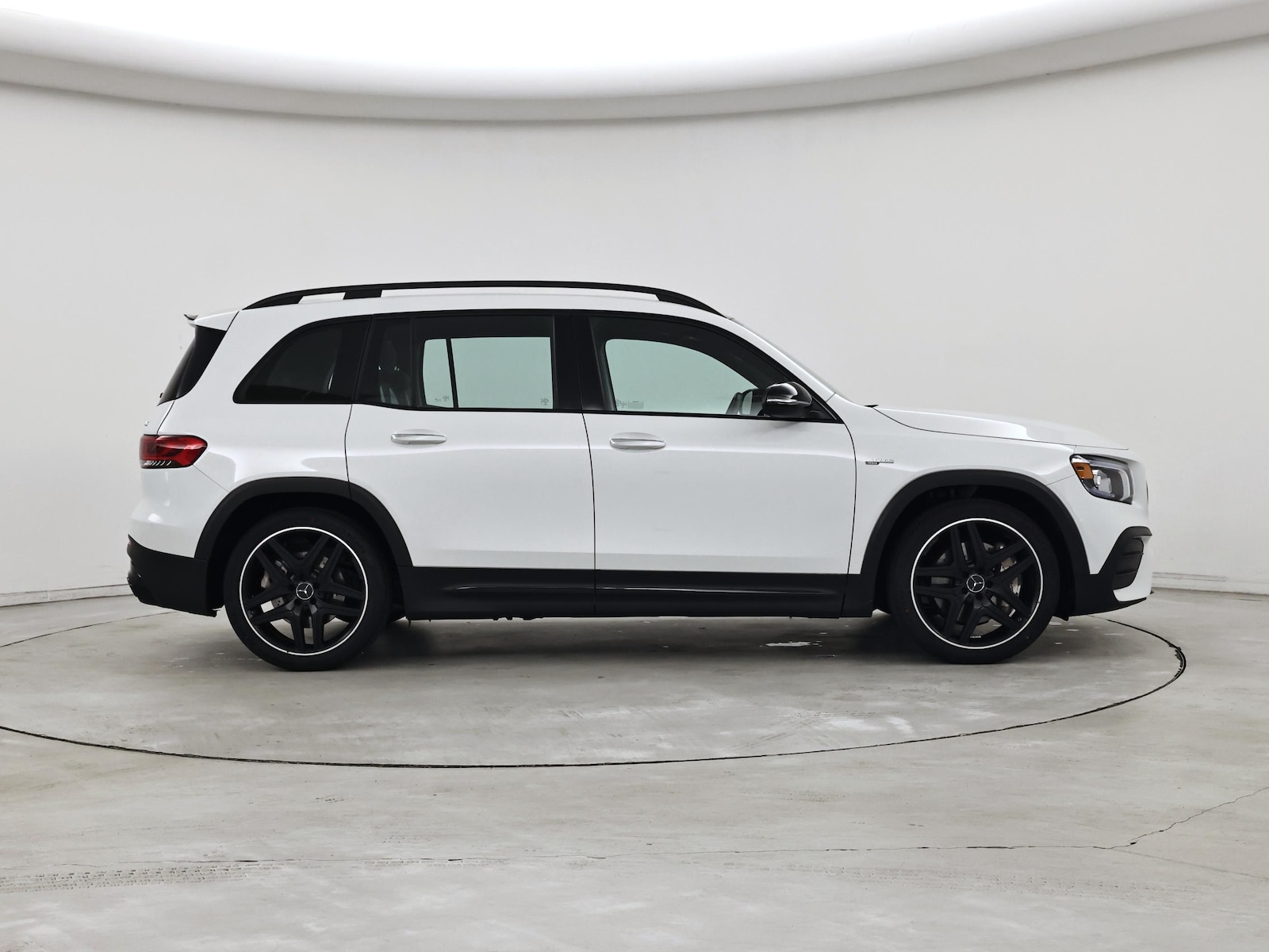 2021 Mercedes-Benz GLB AMG GLB35 - Photo 8
