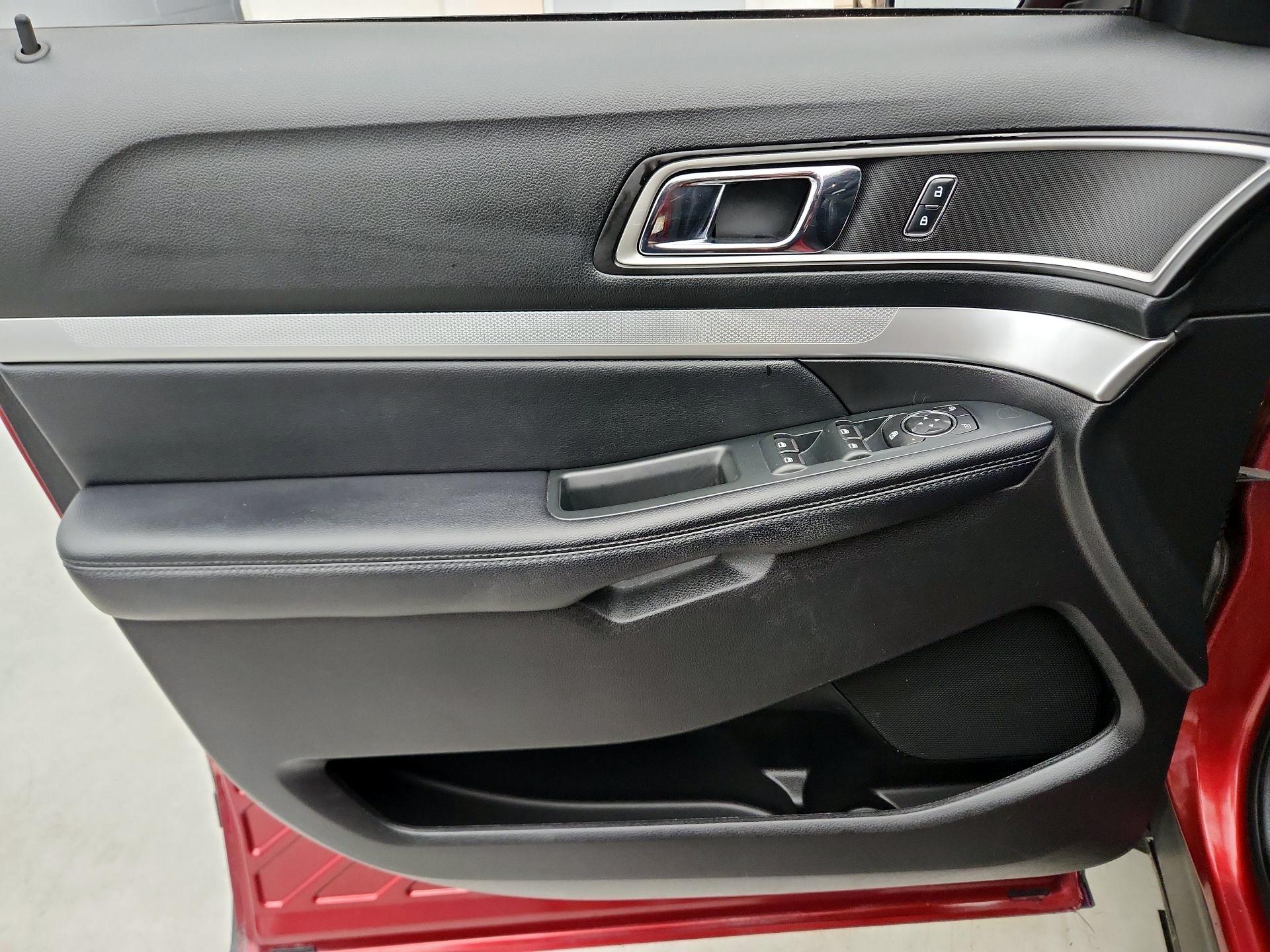 Thumbnail: 2017 Ford Explorer - 12