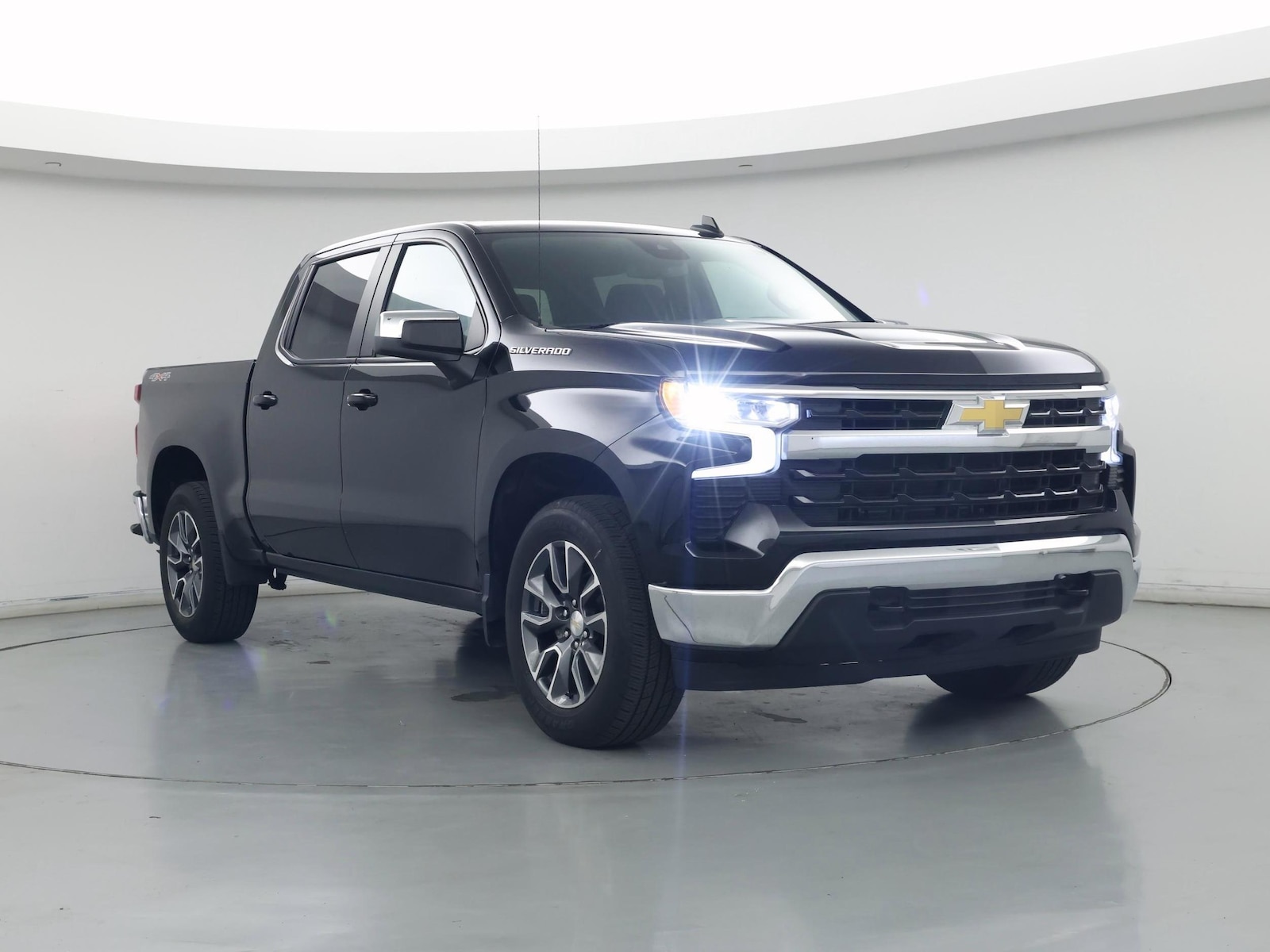 2023 Chevrolet Silverado 1500 LT - Photo 2