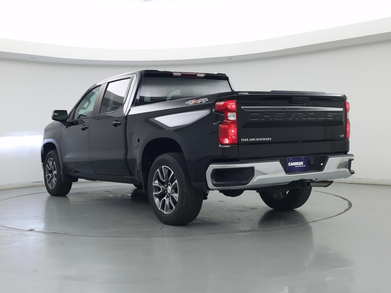 2023 Chevrolet Silverado 1500 LT - Photo 3