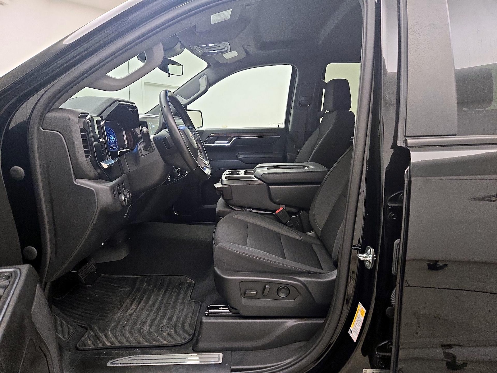 2023 Chevrolet Silverado 1500 LT - Photo 12