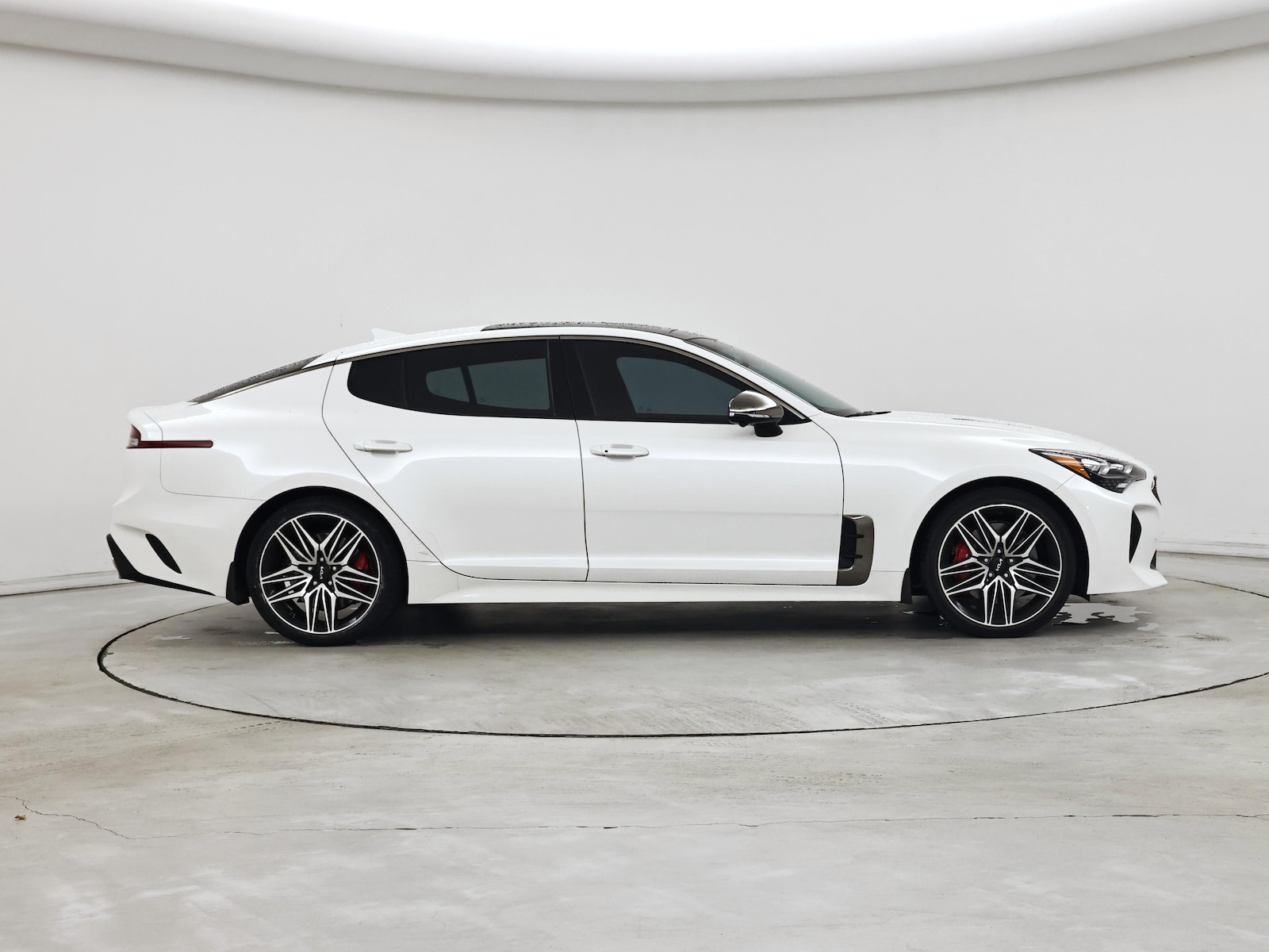 2023 Kia Stinger GT2 - Photo 8