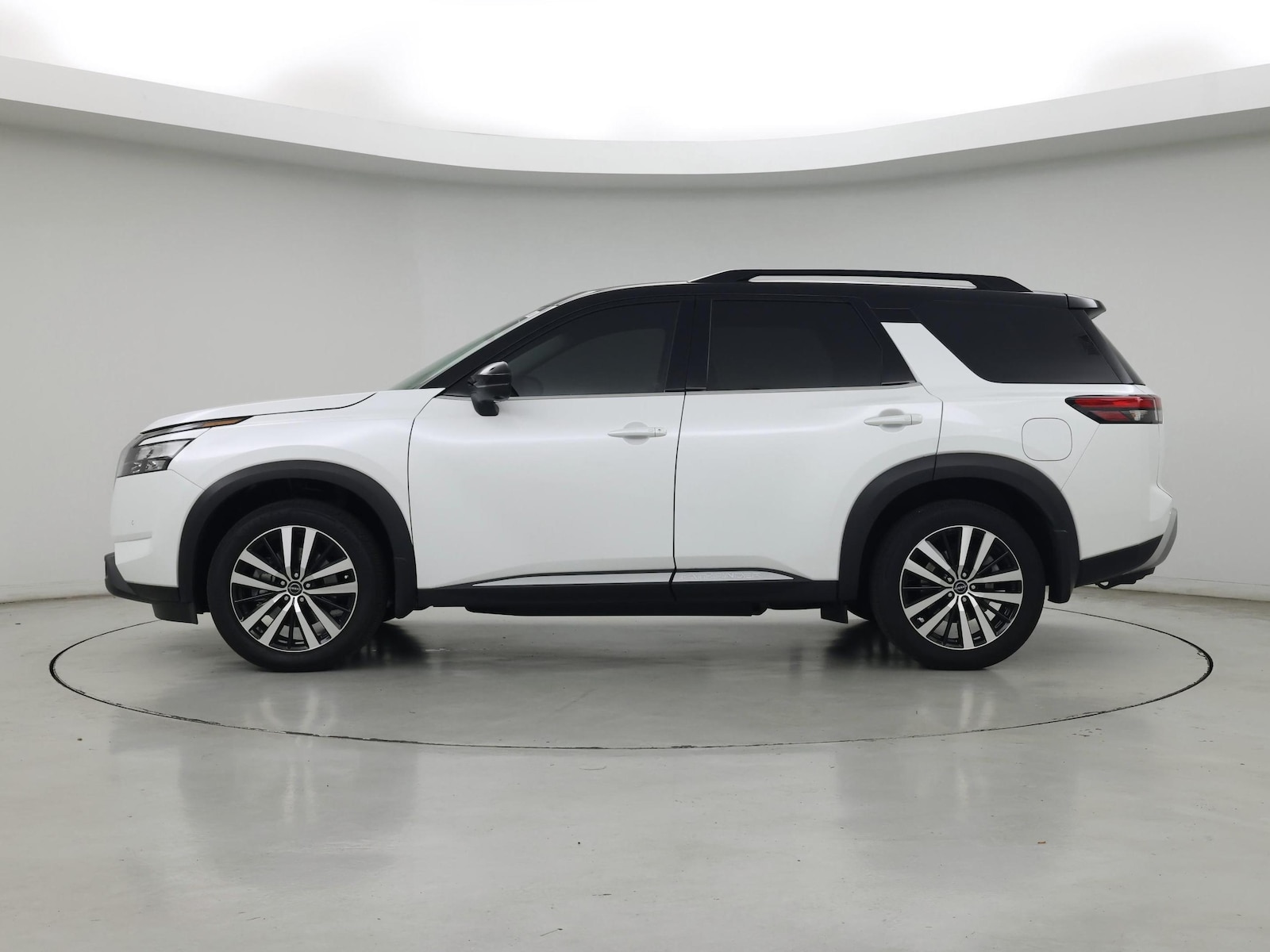 2025 Nissan Pathfinder Platinum - Photo 4