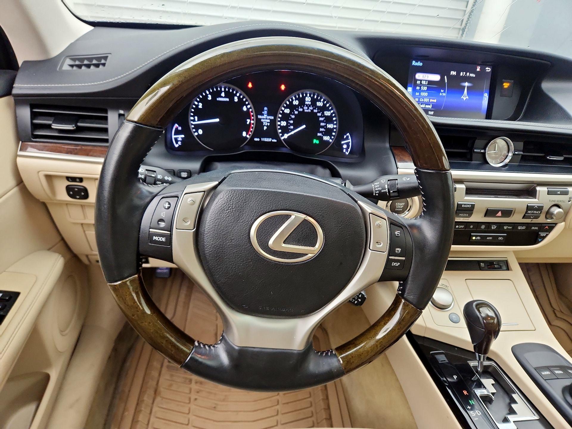 Thumbnail: 2015 Lexus ES - 10