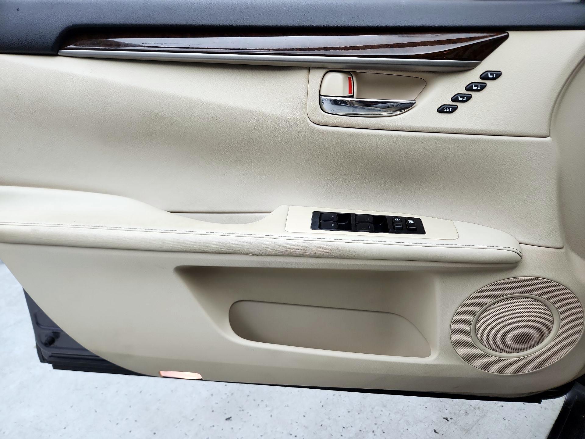 Thumbnail: 2015 Lexus ES - 12
