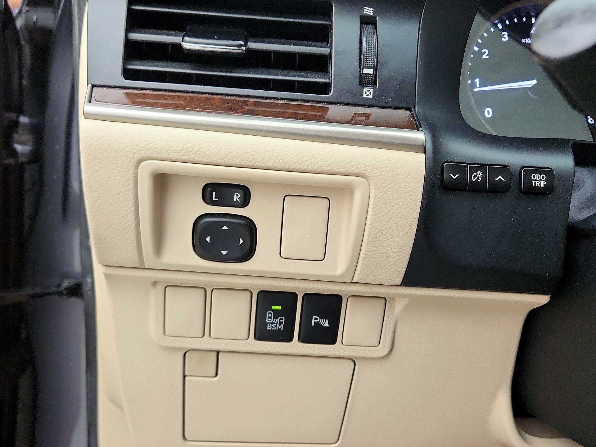 Thumbnail: 2015 Lexus ES - 13