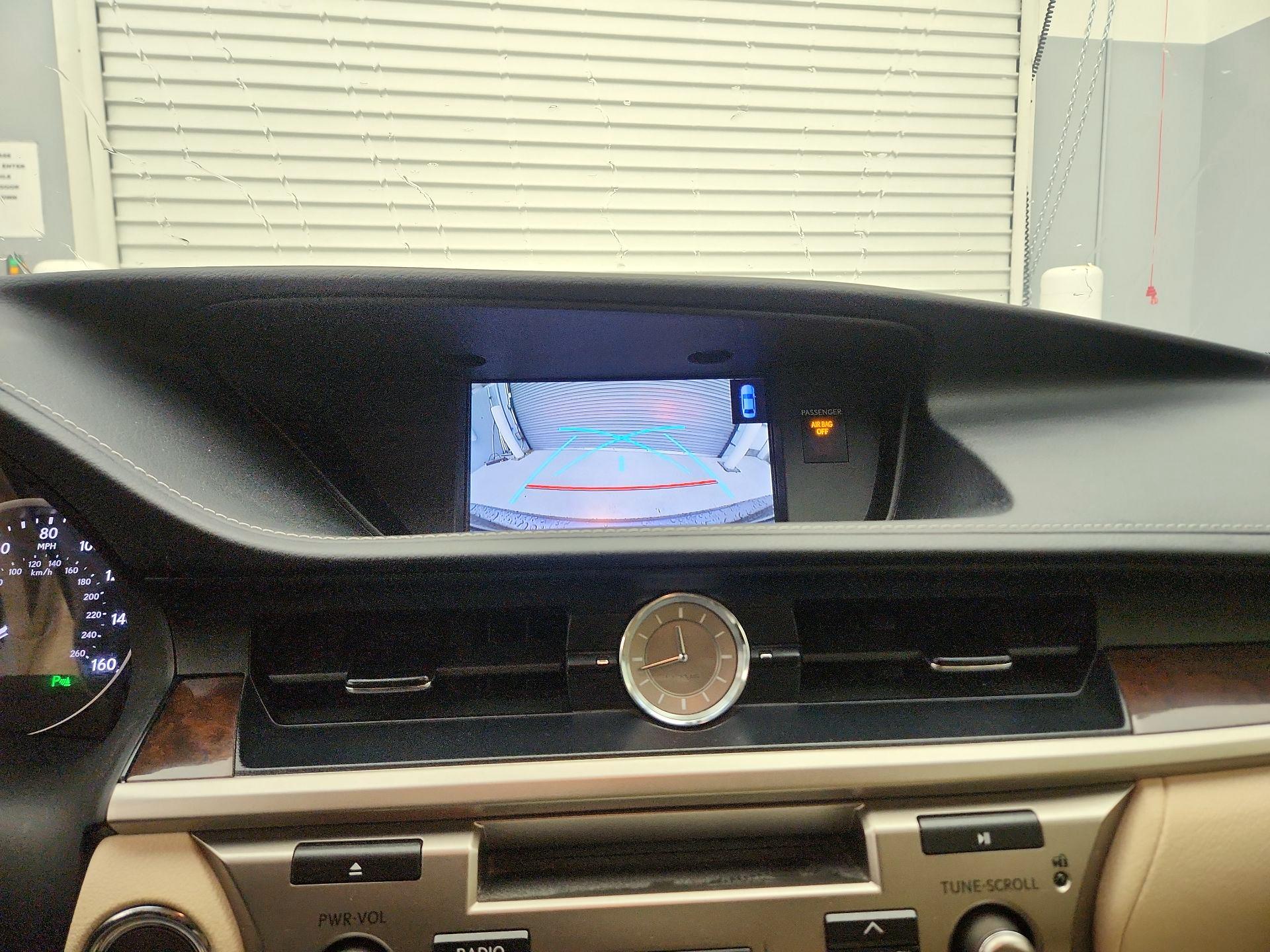 Thumbnail: 2015 Lexus ES - 14