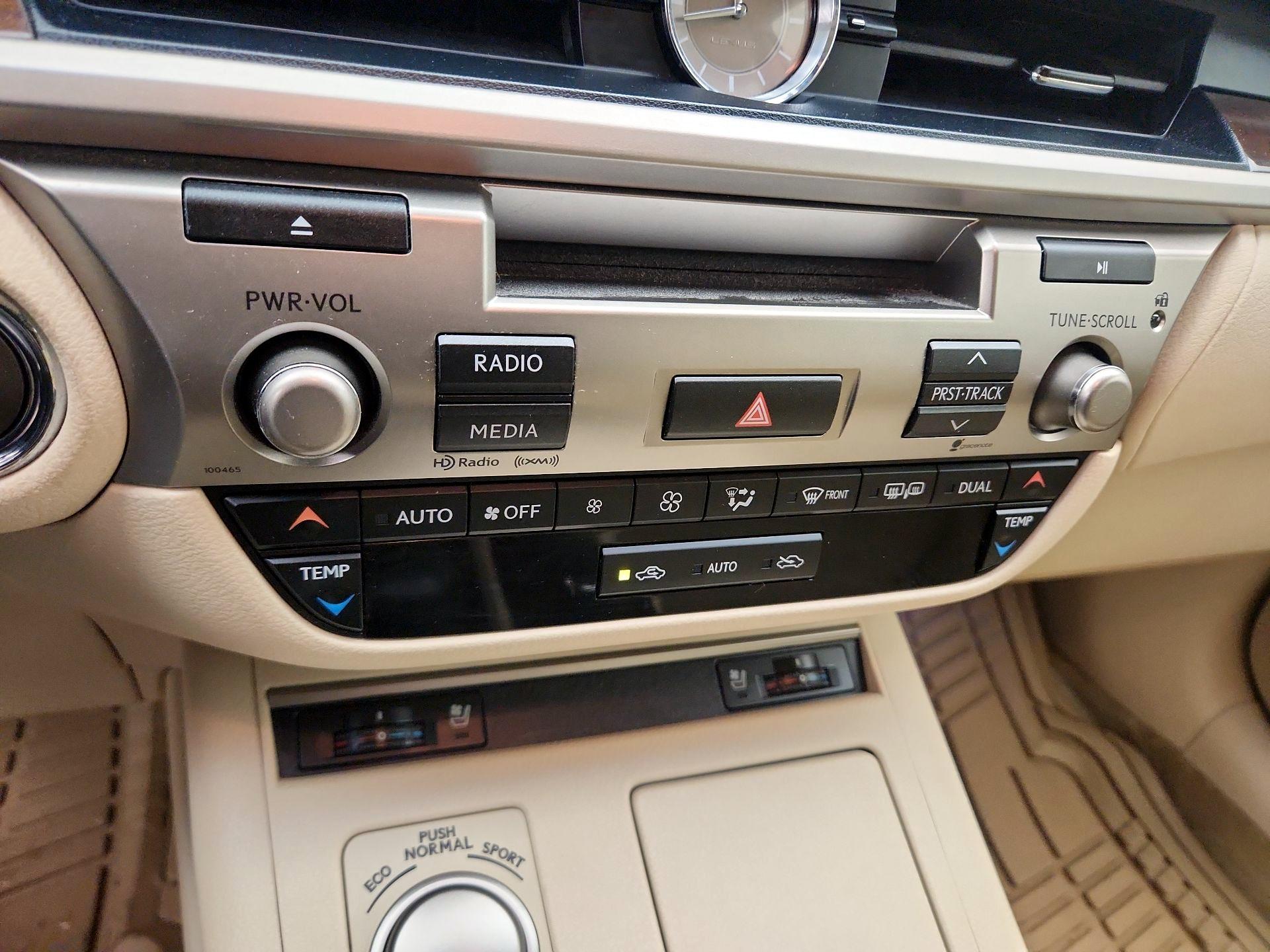 Thumbnail: 2015 Lexus ES - 16