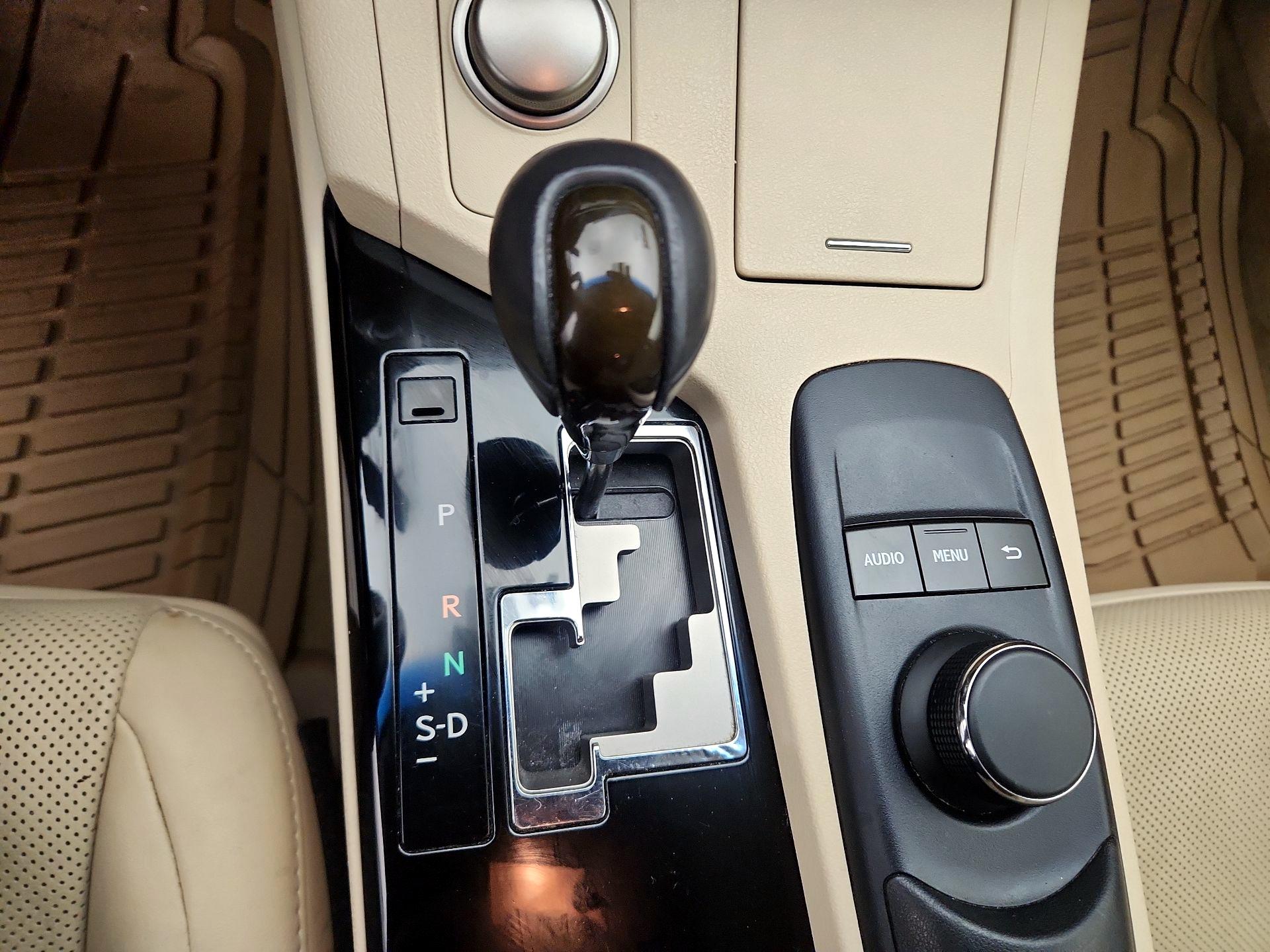 Thumbnail: 2015 Lexus ES - 17