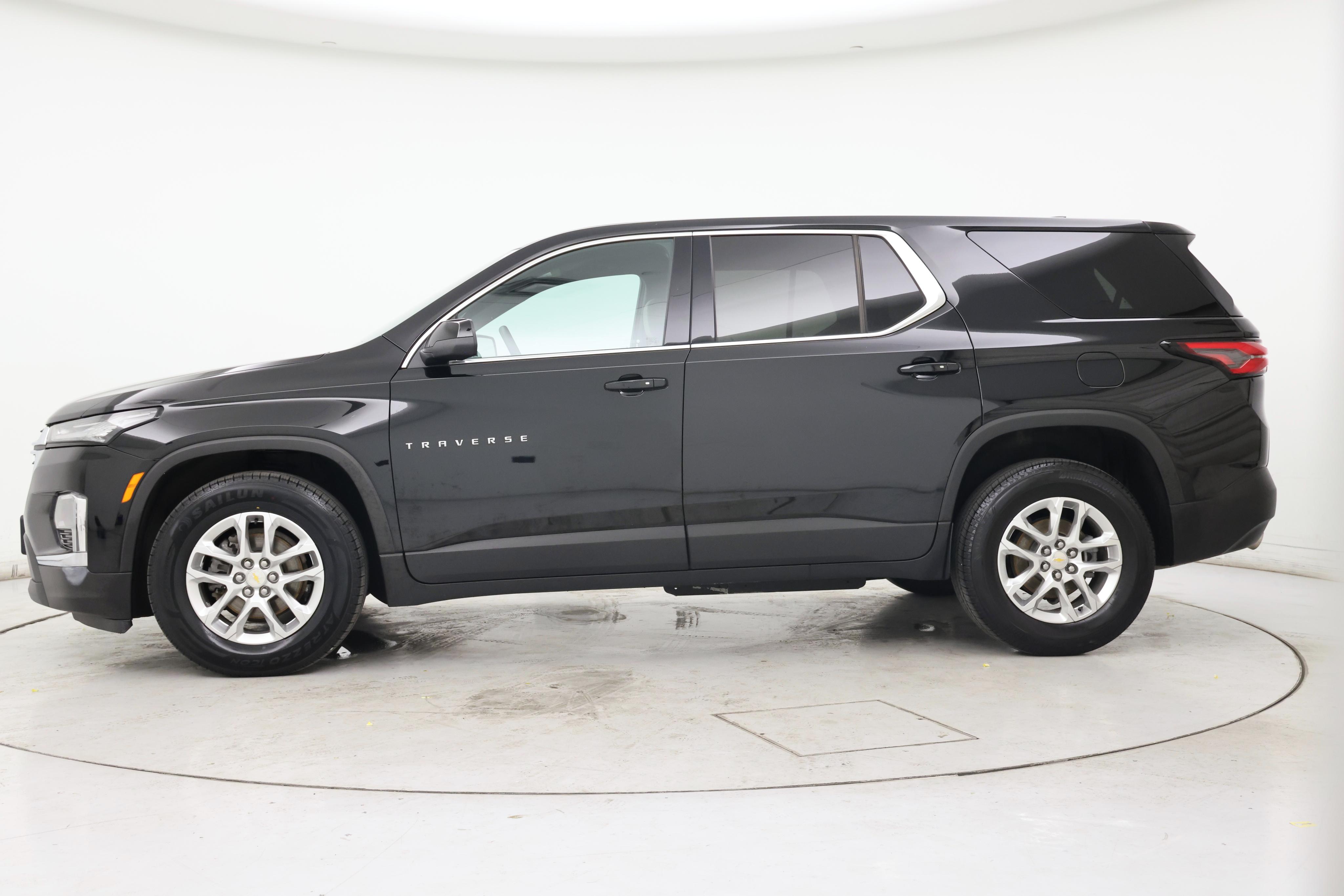 Thumbnail: 2023 Chevrolet Traverse - 3