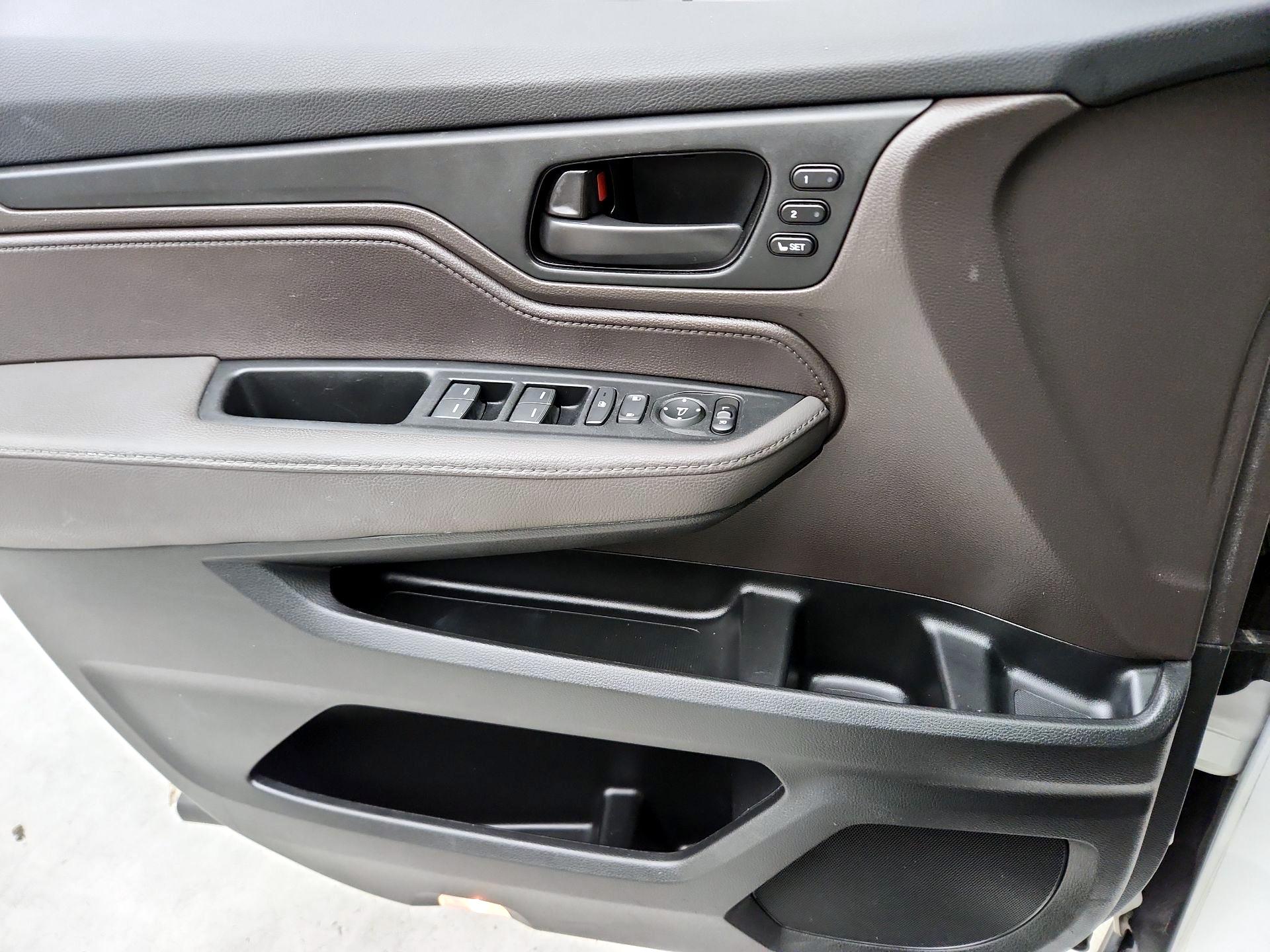 Thumbnail: 2019 Honda Odyssey - 12