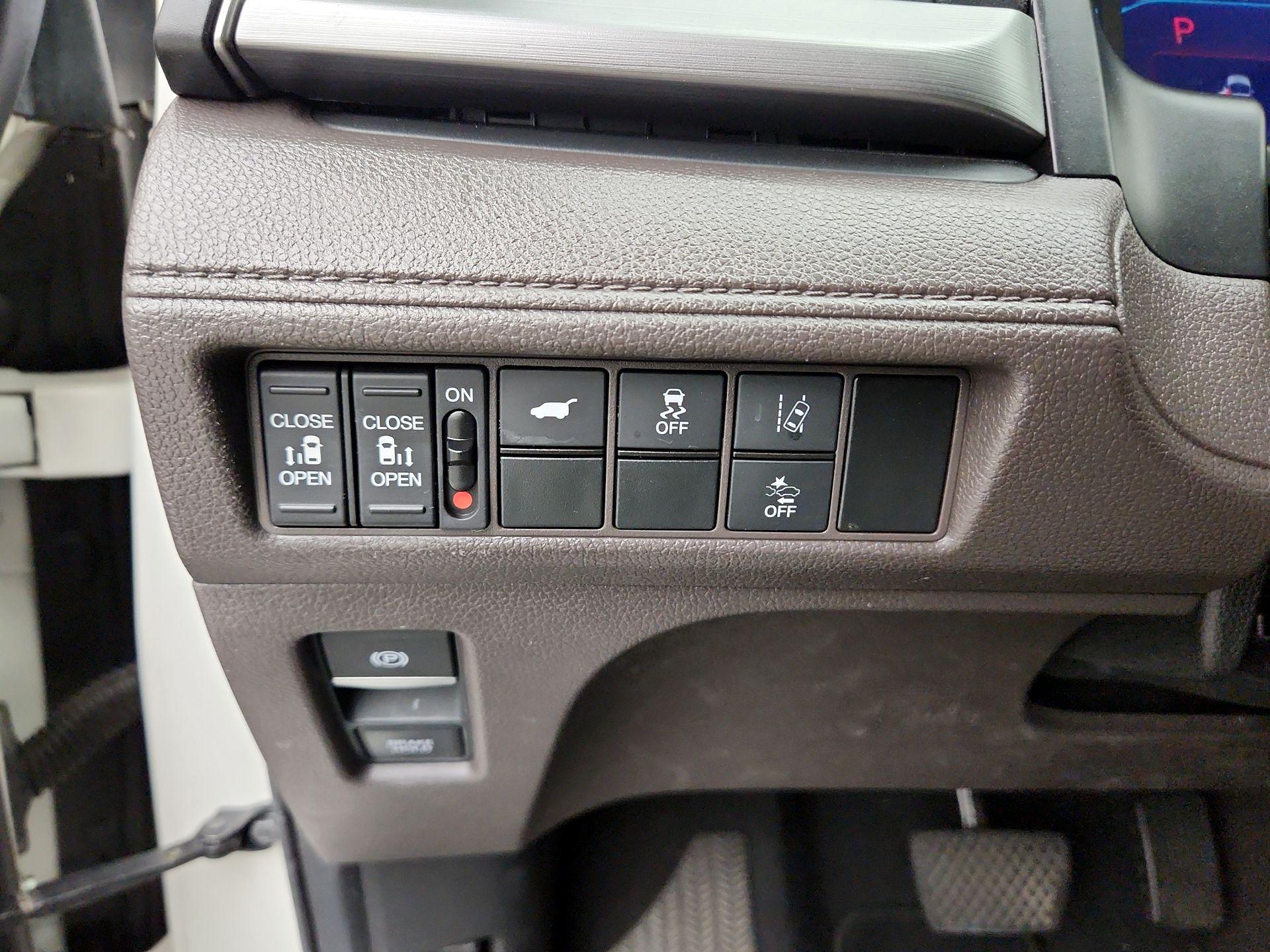 Thumbnail: 2019 Honda Odyssey - 13